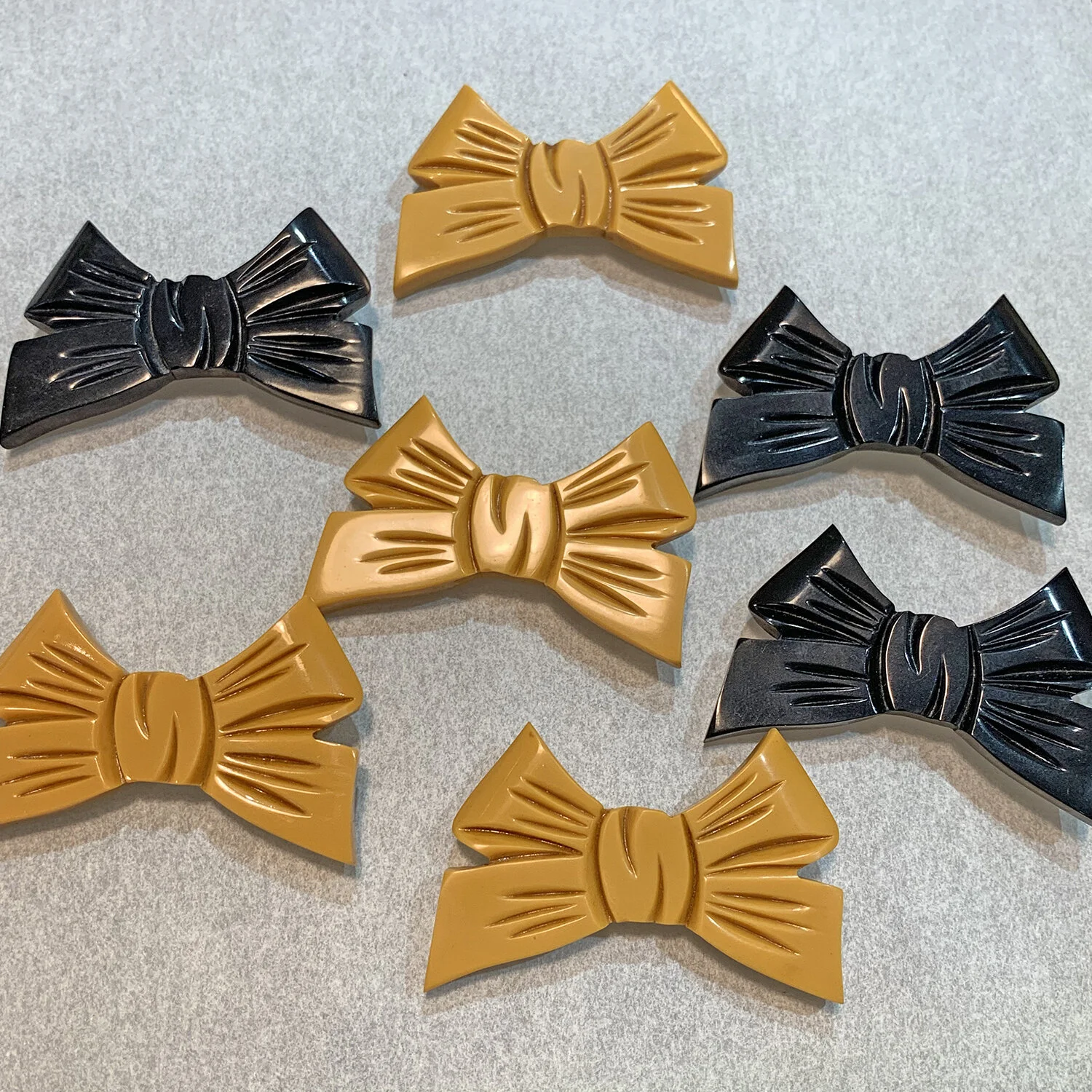 BowBroochA.jpg