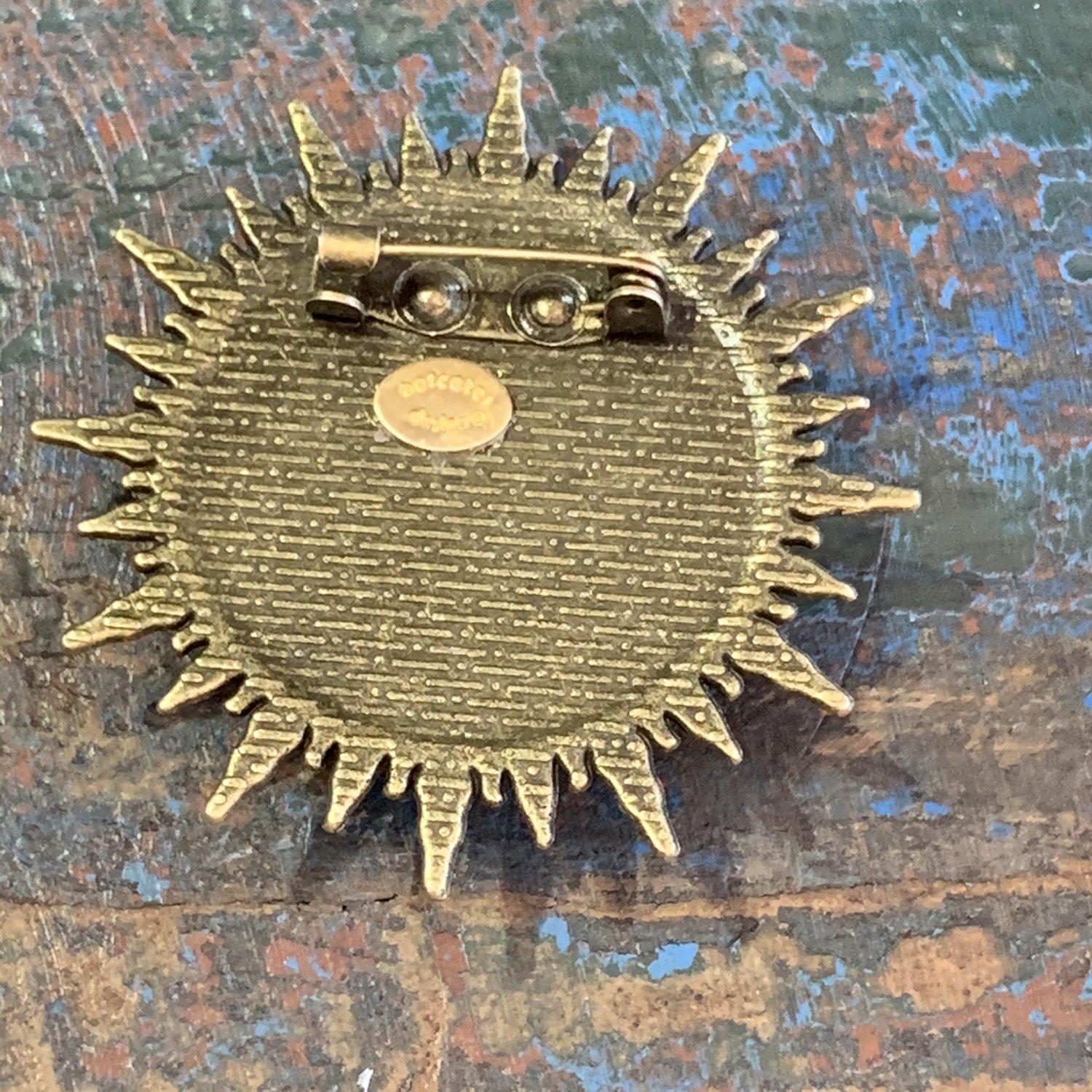 BrassBroochBackStar.jpg