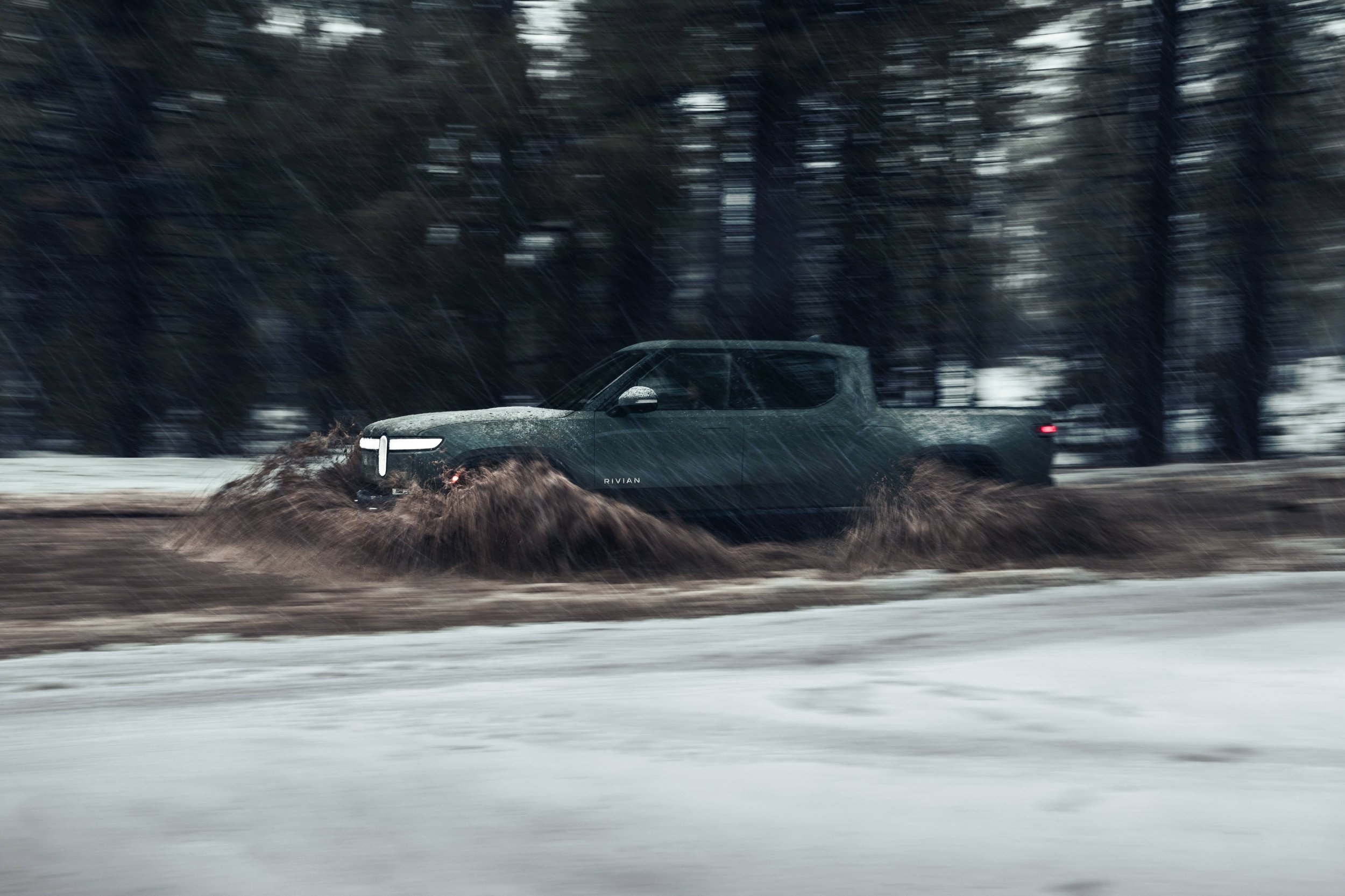 Rivian R1T Snow-3.jpg