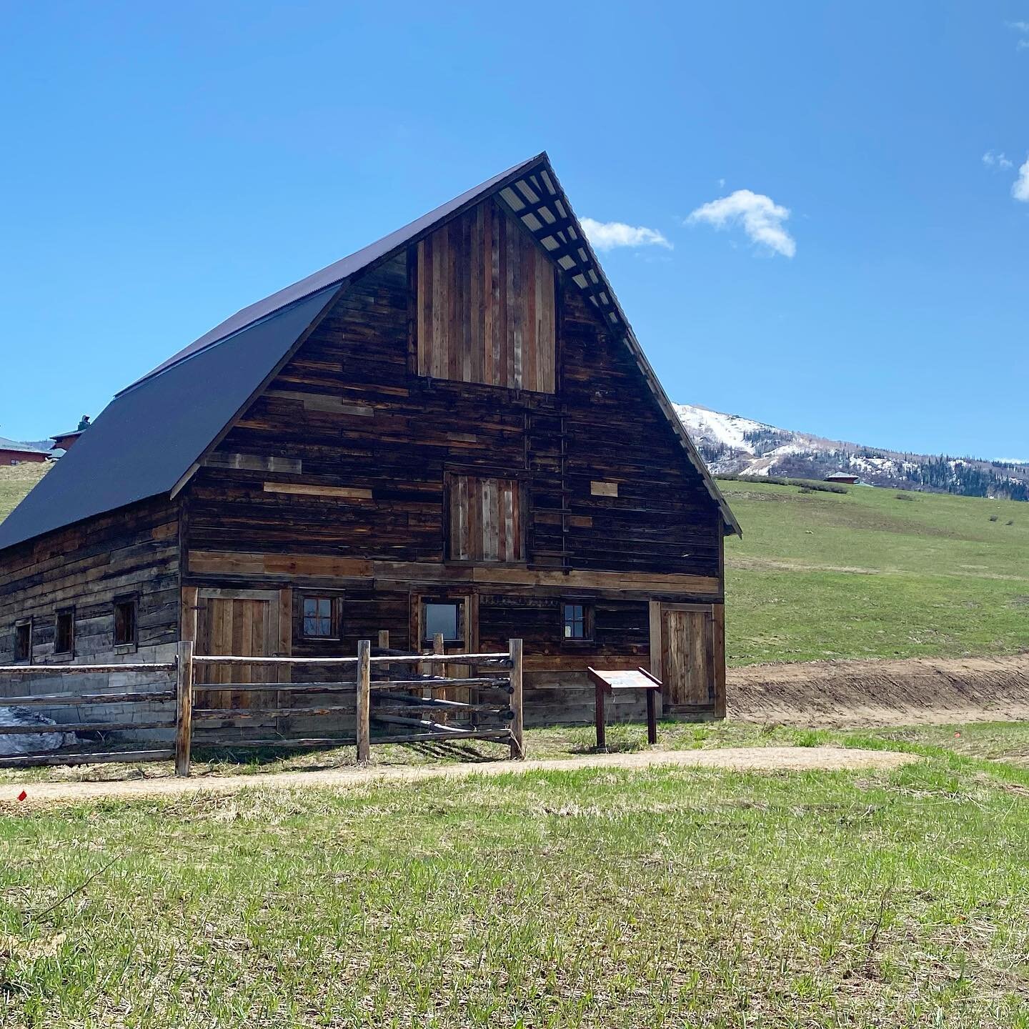 springtime in #steamboatsprings at the #arnoldbarn