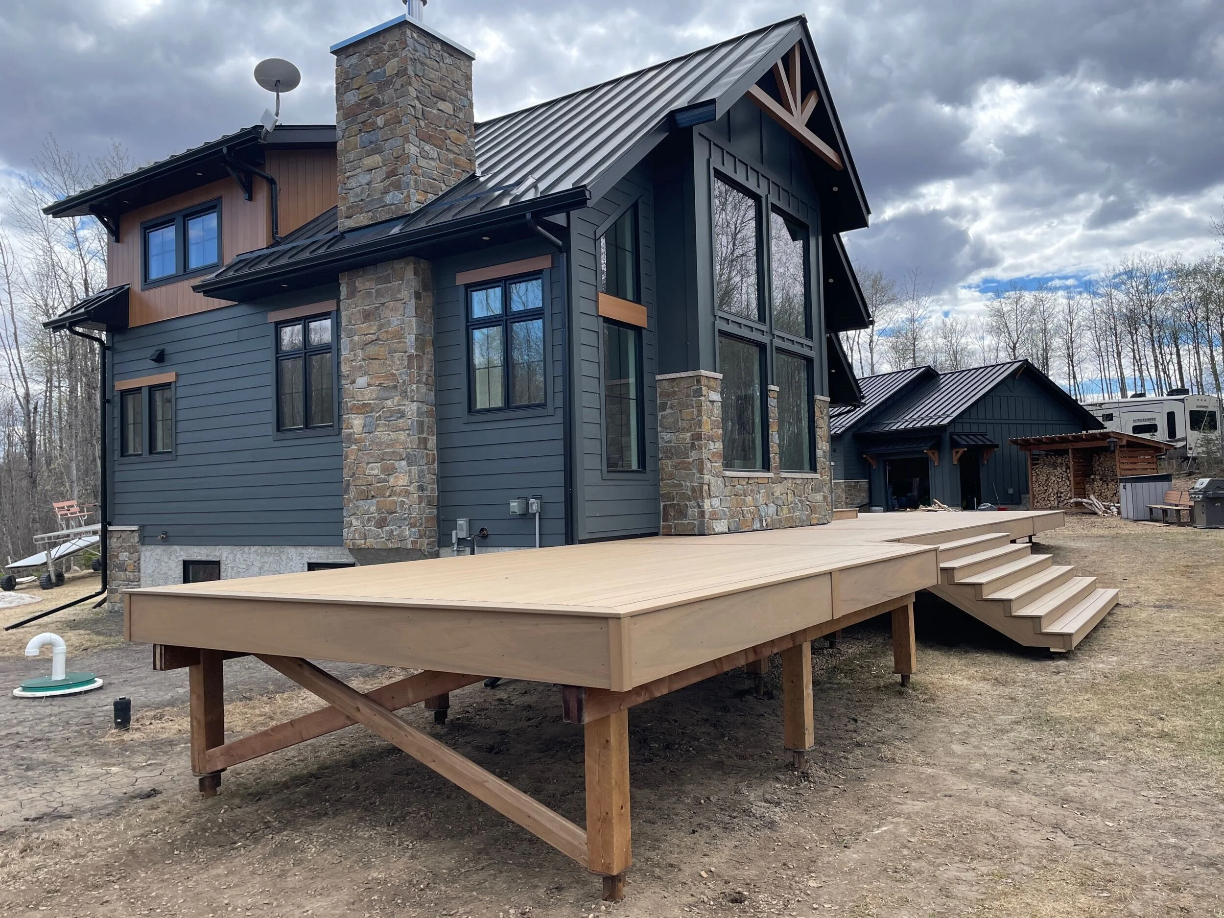 Custom lake house exterior built by Beattie Bros. Contracting near Westlock, Alberta