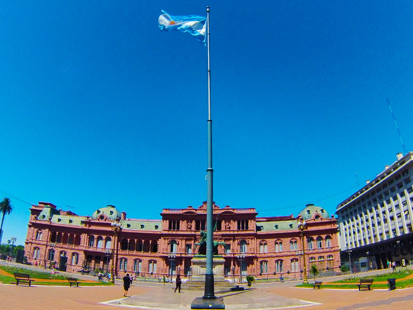La Casa Rosada: Argentina's White House...only you won't get taken out by snipers if you get within 1000 yards of it
