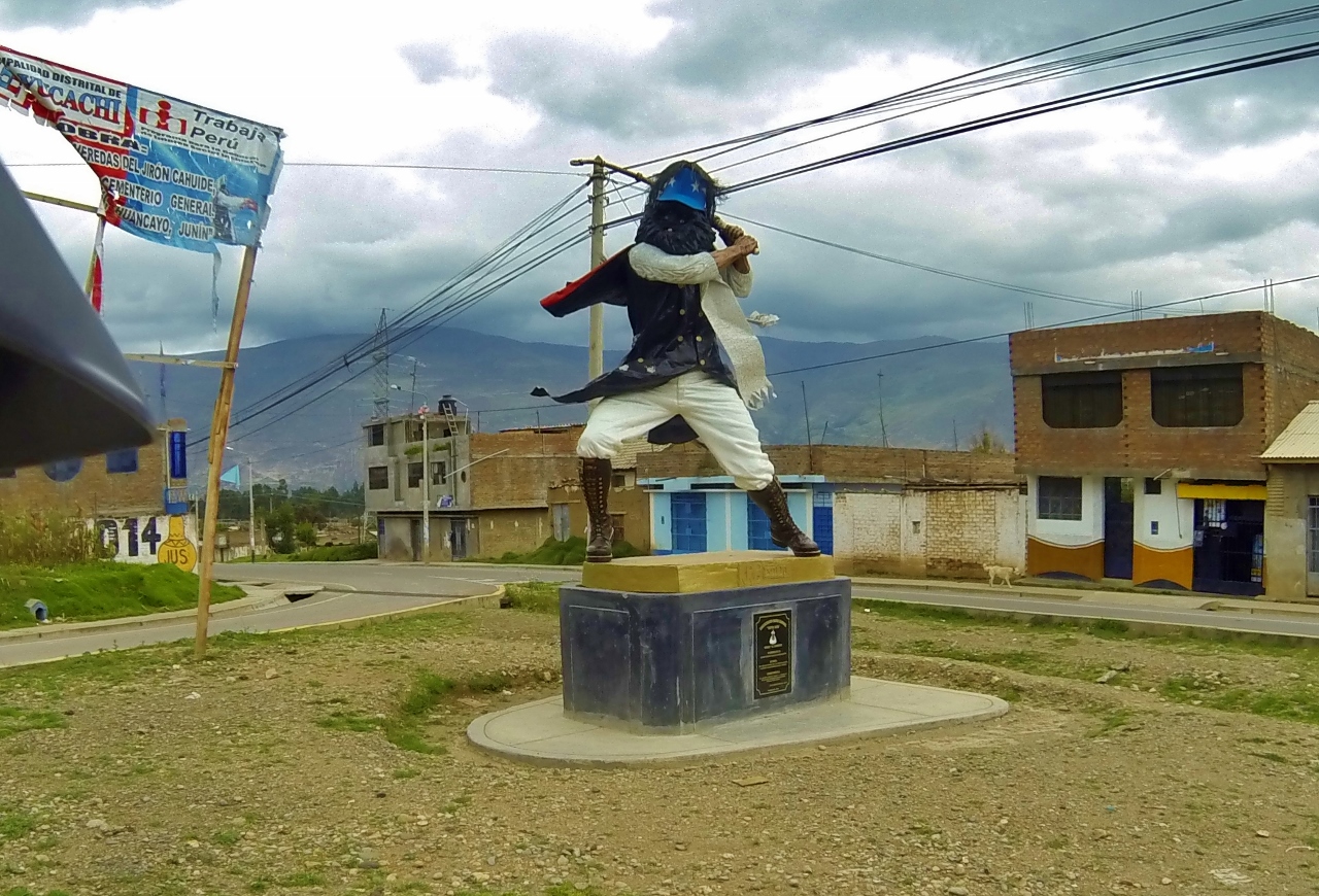 Couldn't make sense of this statue in Huancayo