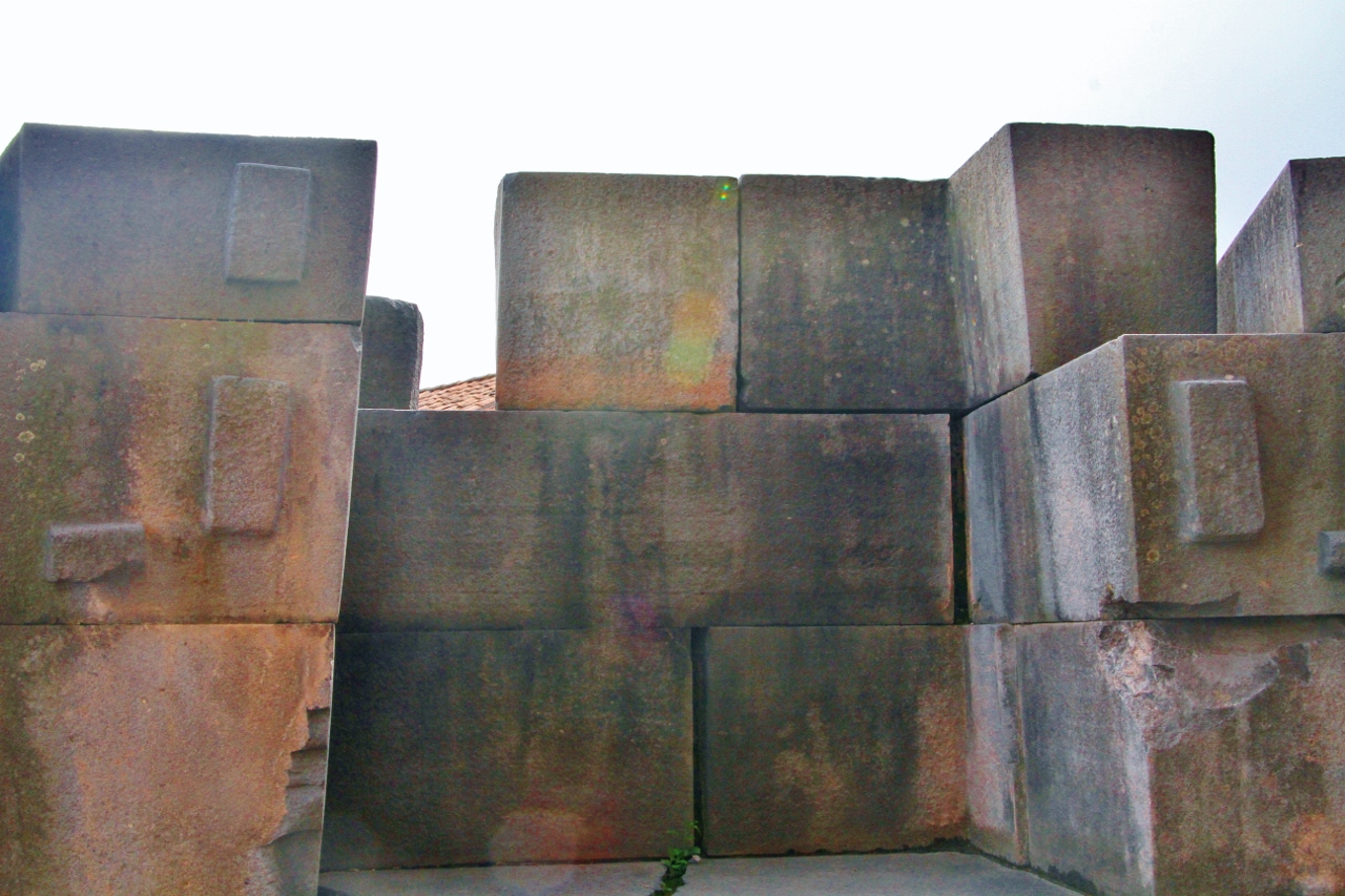 The original altar of the Temple of the Sun. The crack in the middle is the extent of the damage of an earthquake that leveled many other buildings in 1950