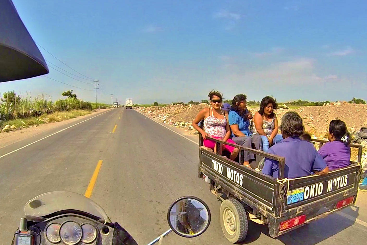  Mass transit in small town Perú 