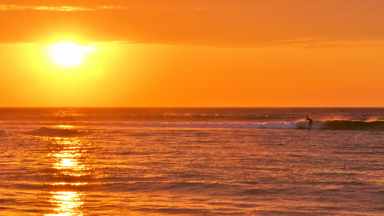  Surfers in Máncora 