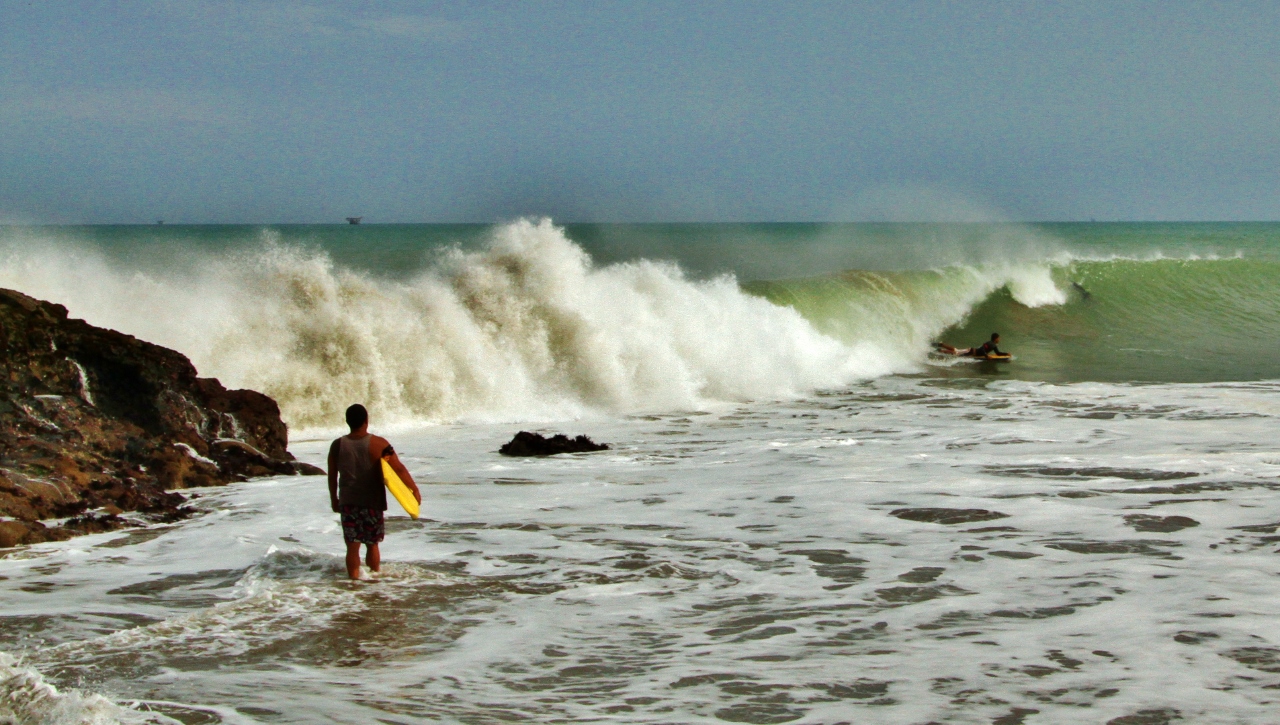 Piscinas, Lobitos' biggest wave. Don't get smashed on the rocks