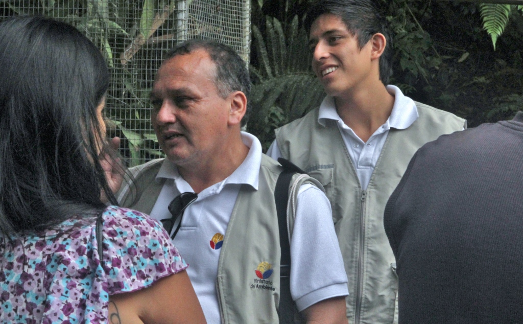  Meeting with the staff of&nbsp;another wildlife refuge with Ecuadorian government representatives 