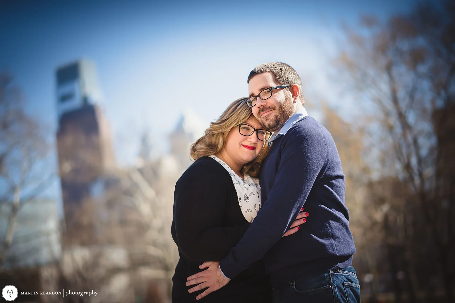 Engagement-shoot-couple-philadelphia-skyline.jpg