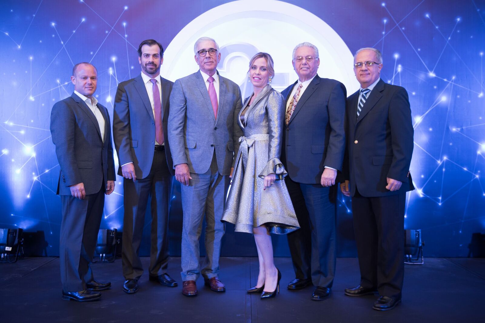 De izq. a der.: Doctor Moisés Lustgarten, Gustavo Betances, Adolfo Betances, Stephanie Wheeler, Joseph Mukamal, Doctor José Daniel Jiménez Marmolejos