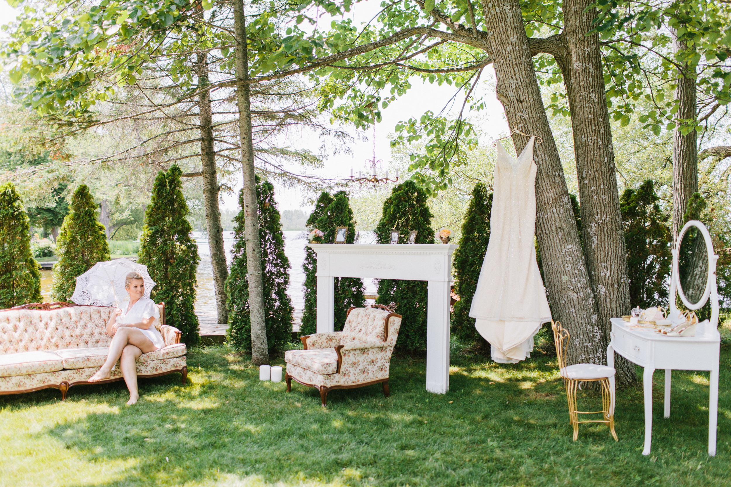 Bekki Draper - Ian - vintage - backyard-wedding-030.jpg