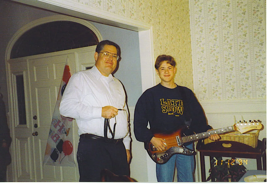 HollisGuitar04.jpg