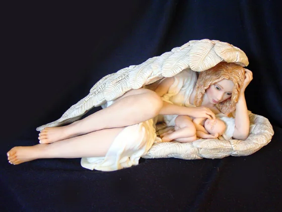 e_angel_with_baby_on_wing.jpg