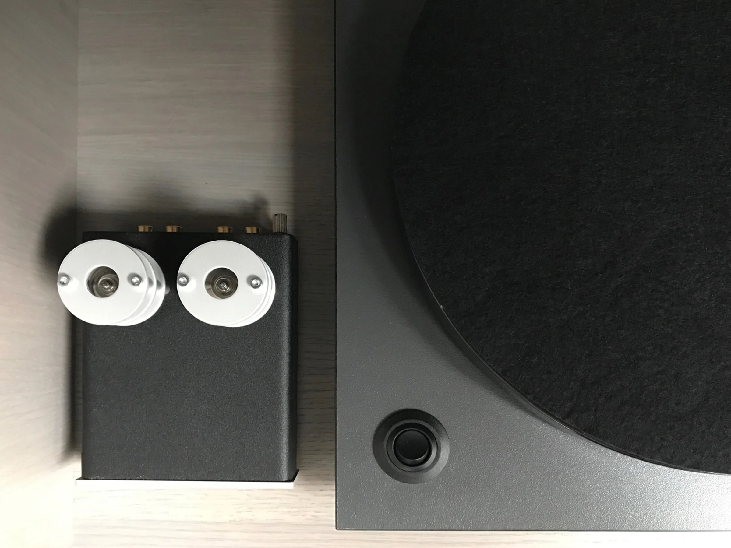 1JOHN_Turntable.jpg