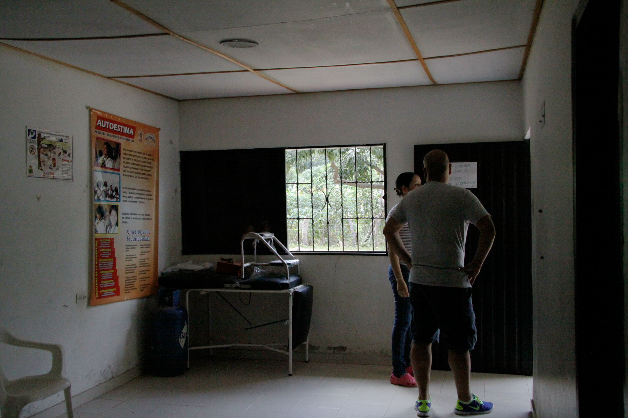 Tour of the Gun Aruwun healthcare center with Dr Pierre Angely, July 2014