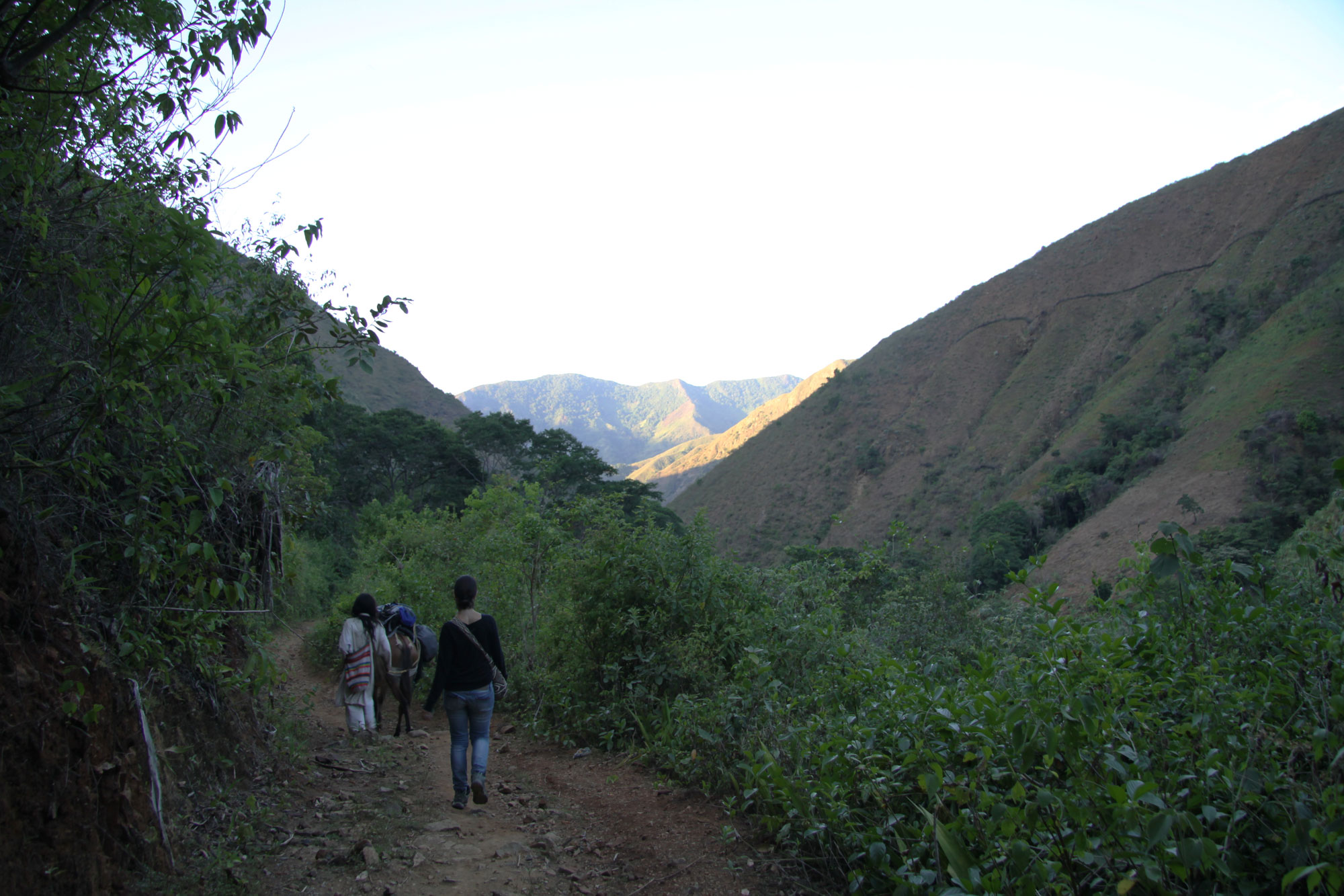 Karen with the semanero Kogui on our way to Gun Aruwun