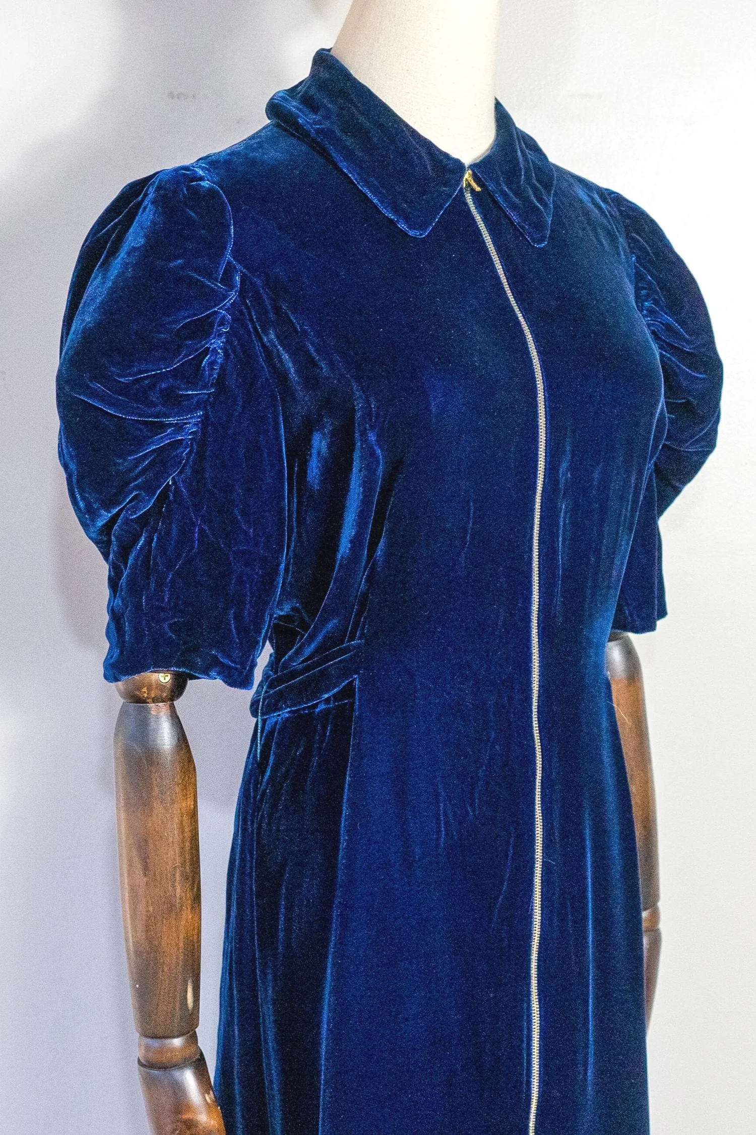 vintage 1930s velvet zip-front dress  Inherited