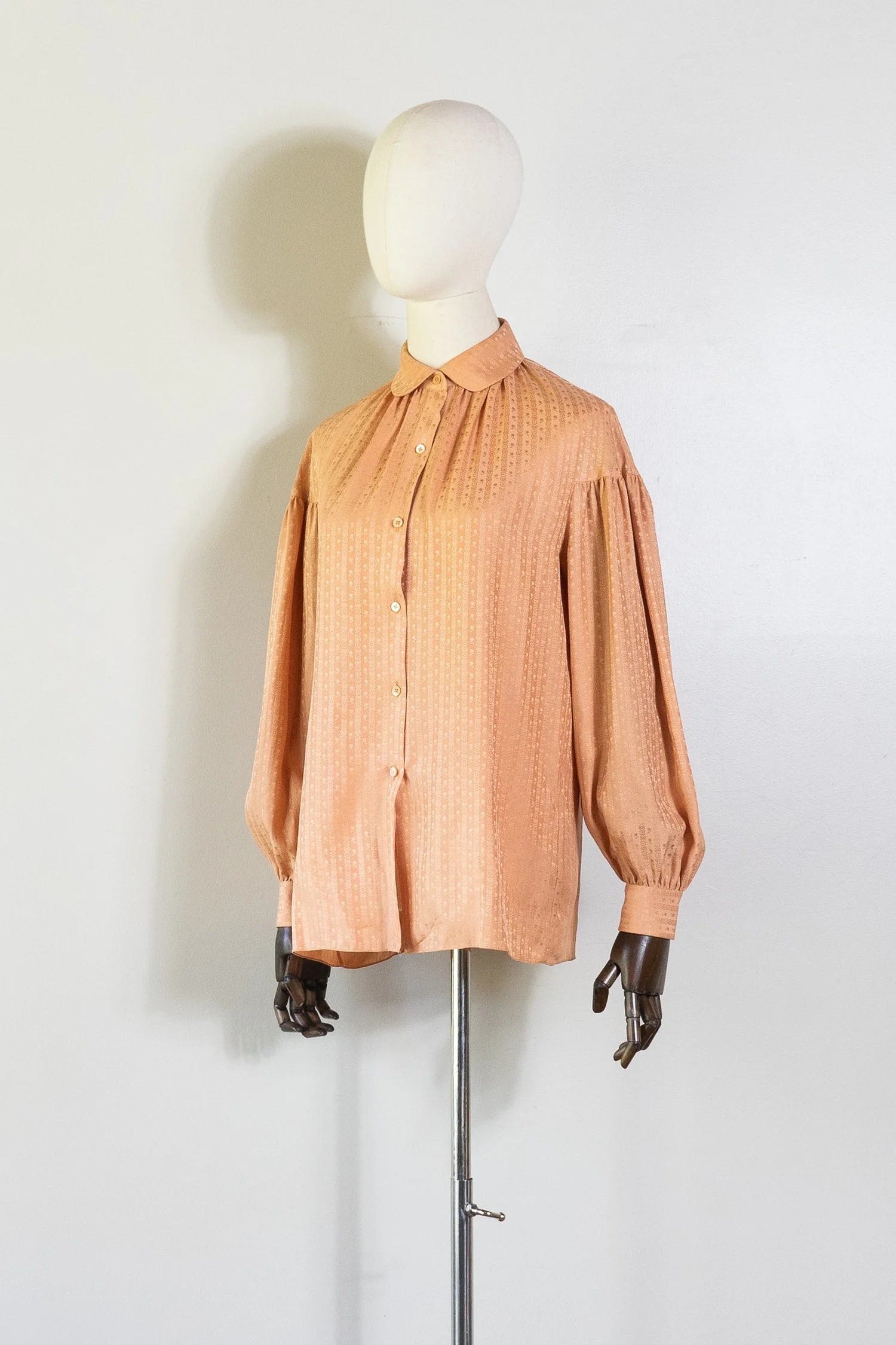 1970s Charlotte Ford peach silk jacquard drop shoulder tie neck 
