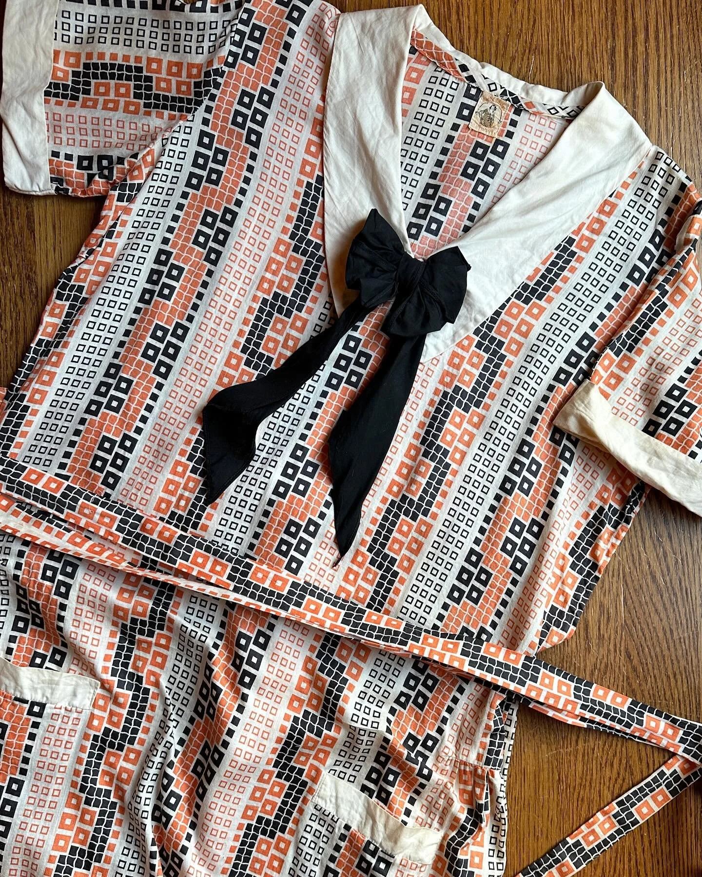 I know older vintage isn&rsquo;t sometimes the most popular at pop-up events, but I can&rsquo;t resist bringing this late 1920s-early 1930s Betty Baxley Frocks cotton dress to @vtgclt Spring Market tomorrow. It&rsquo;s lightweight with such a fun geo