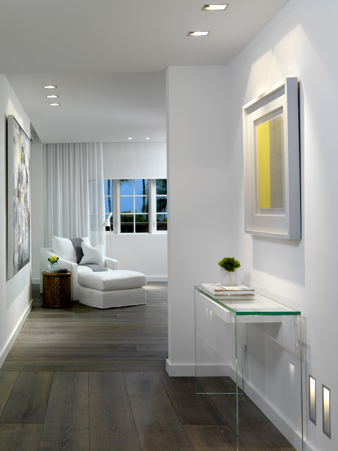 Master bedroom hallwayA(Small).jpg