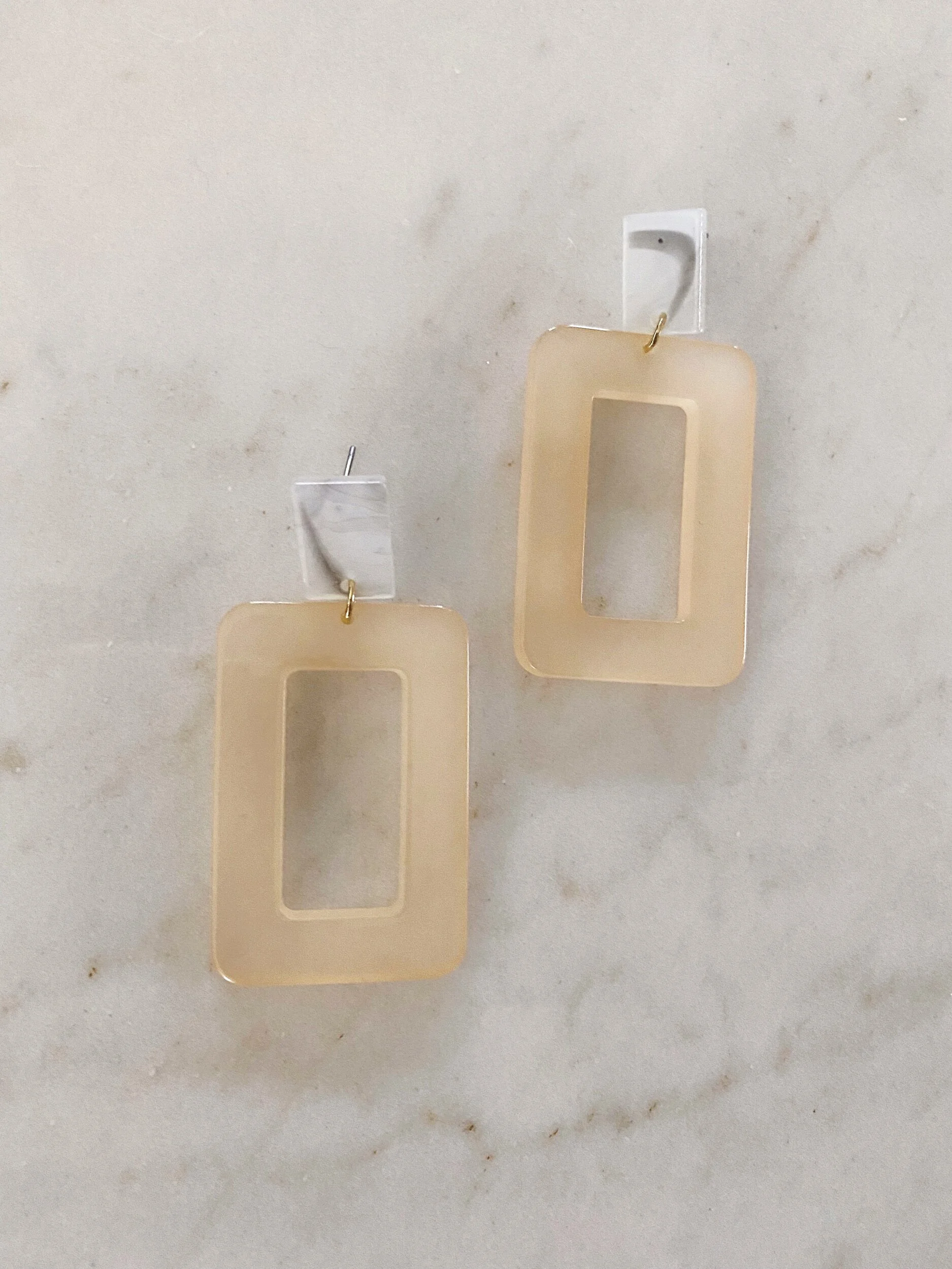 8DE60C8C-A2E5-4D33-91C3-D179CB2E9733