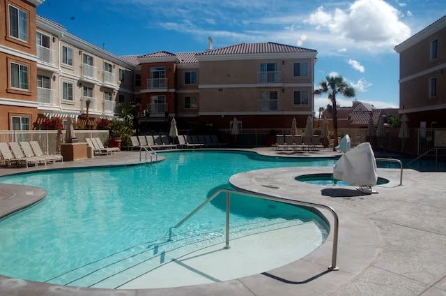 A nice enough pool. Where are all the flowers?