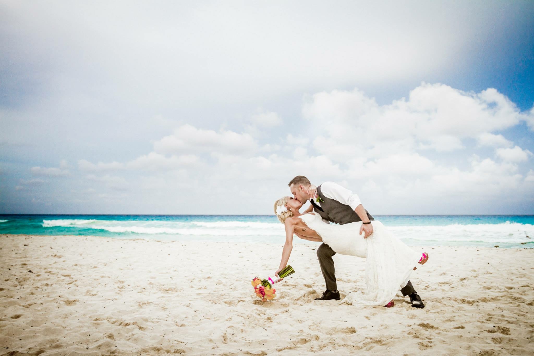 krysten-reed-cancun-beach-wedding-19.JPG