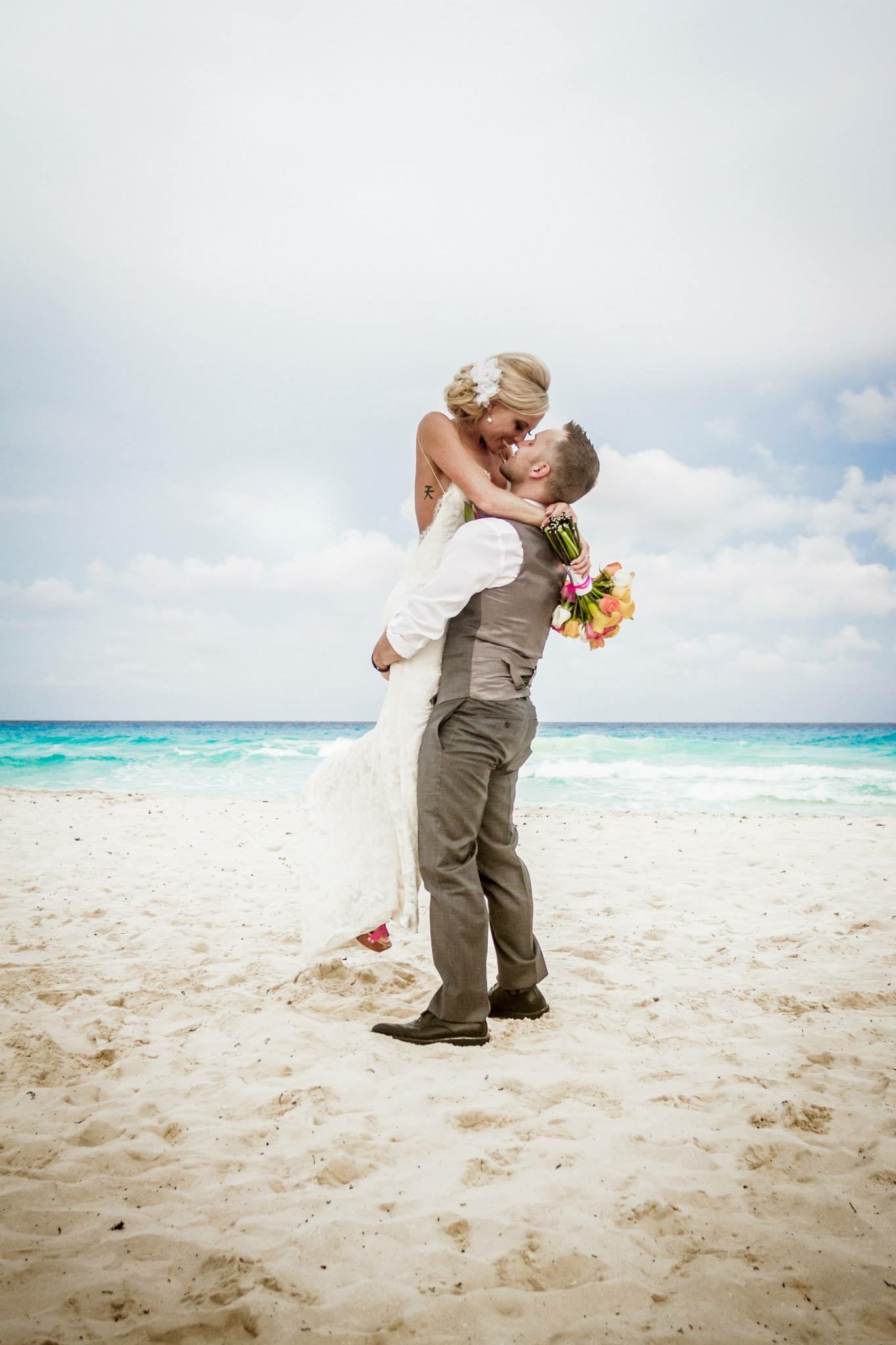 krysten-reed-cancun-beach-wedding-22.JPG