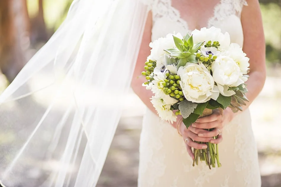 rebecca-schoneveld-colorado-wedding-03.jpg