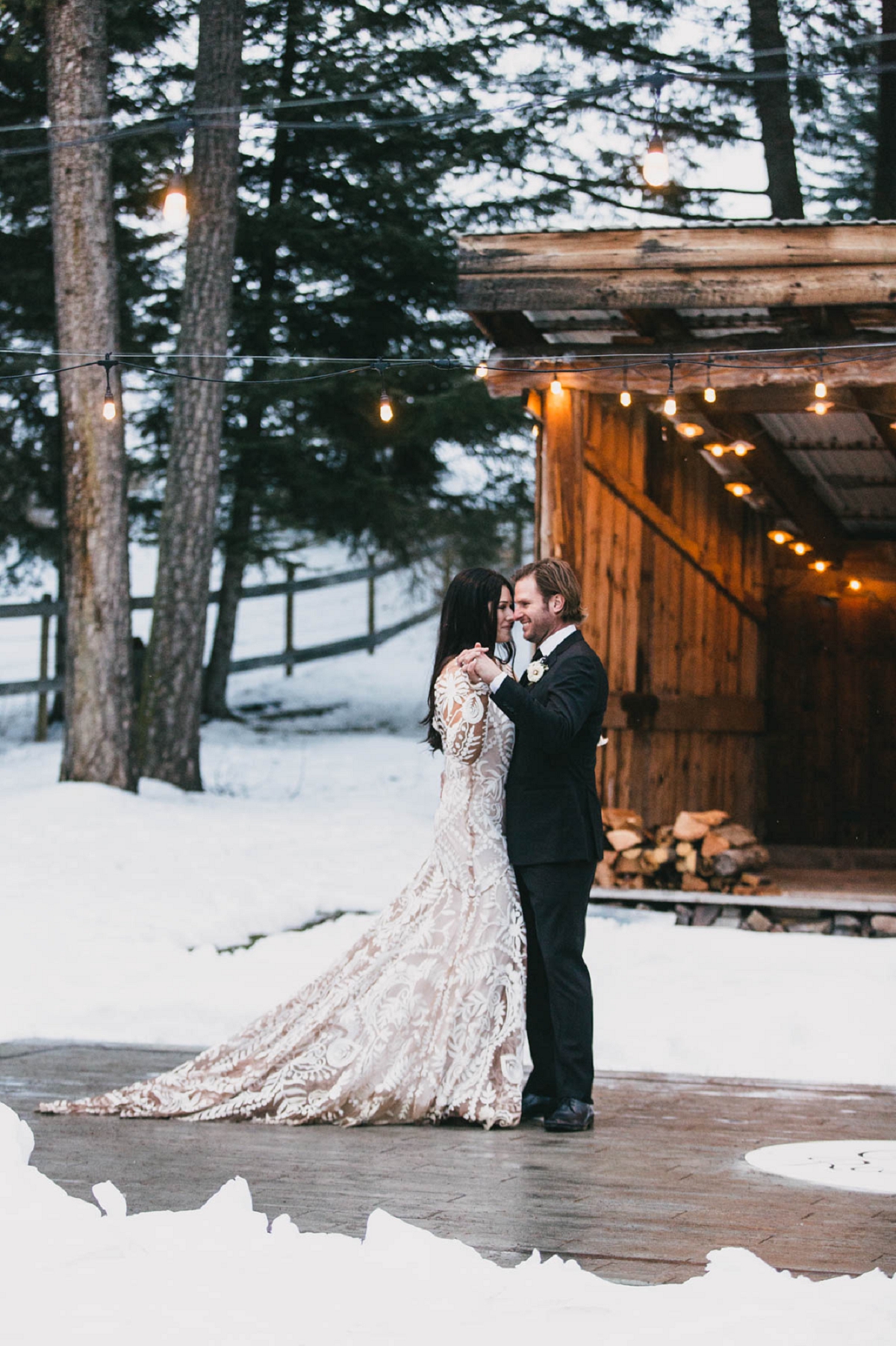 Jennifer_Mooney_Photography_Montana_45_Elegant_Winter_Wedding__040.jpg