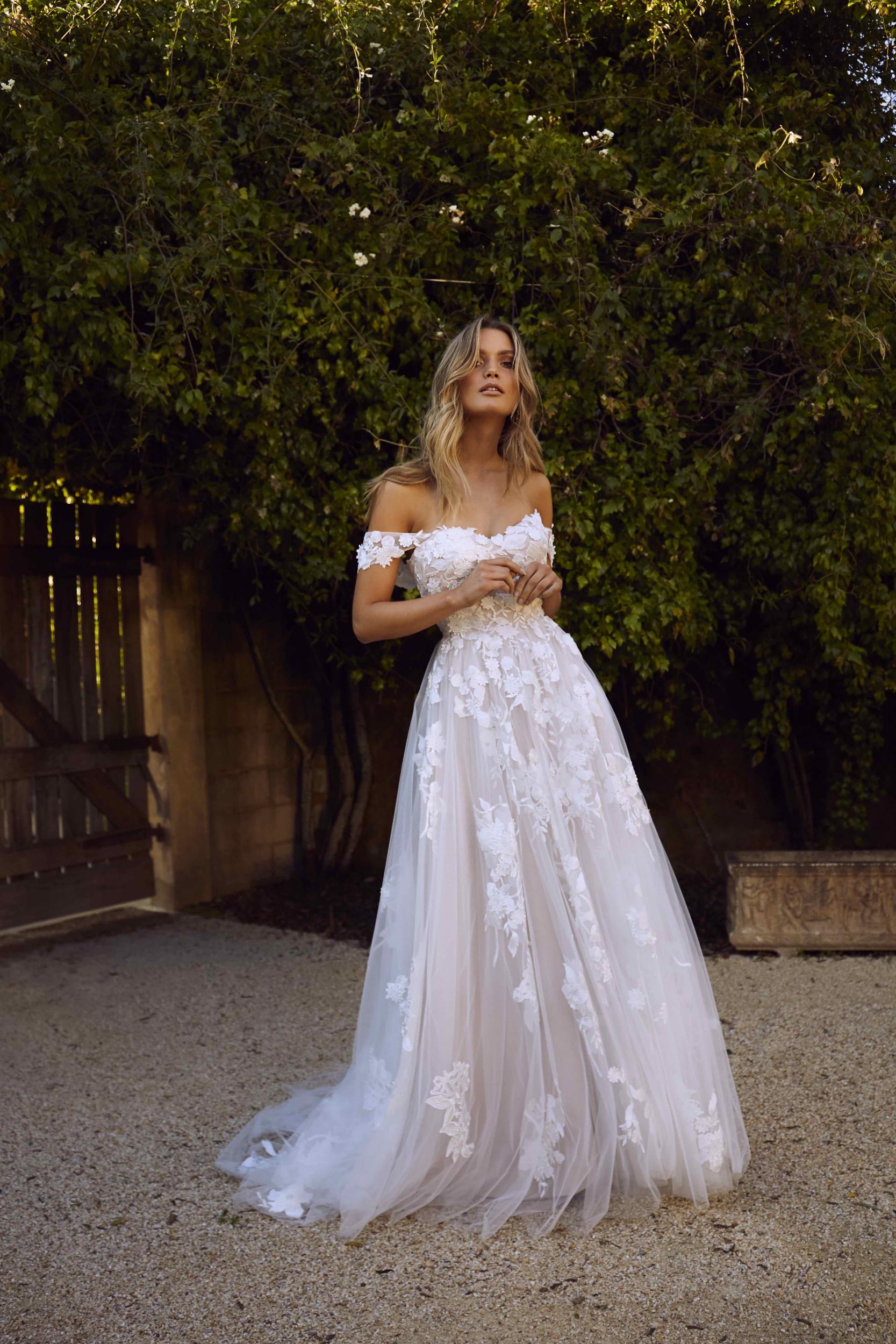 ELORA-ML8518-SWEETHEART-NECKLINE-BALL-GOWN-IN-FLORAL-LACE-AND-TULLE-WITH-DETACHABLE-STRAPS-STRAPLESS-WEDDING-DRESS-MADI-LANE-LUV-BRIDAL-6-1667x2500.jpeg