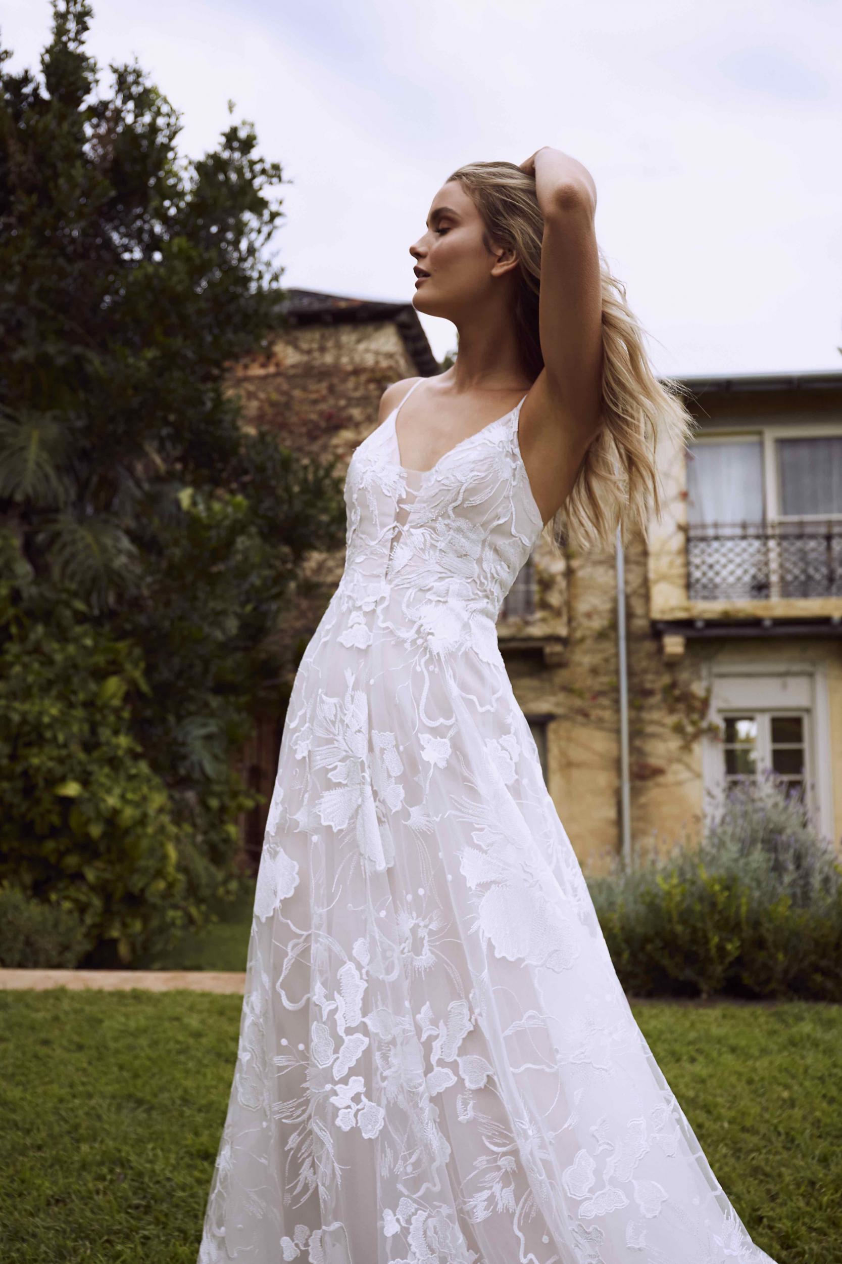 EASTON-ML2118-LOW-BACK-SHOE-STRING-STRAP-V-NECK-PLUNGE-WEDDING-DRESS-FLORAL-LACE-AND-TULLE-MADI-LANE-LUV-BRIDAL-GOWN-6-1667x2500.jpeg