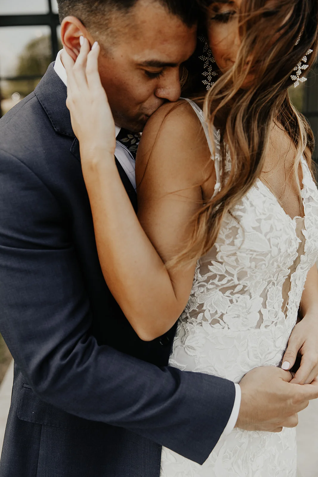 Real Wedding: Lindsay + Travis :: Elegant + Romantic Barn Wedding in L'amour