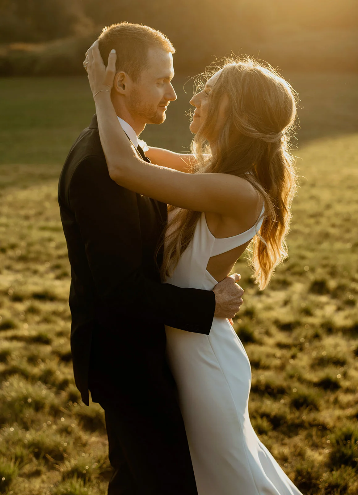 Real Wedding: Elise + John :: Gorgeous Golden Hour Farm Wedding in Oregon