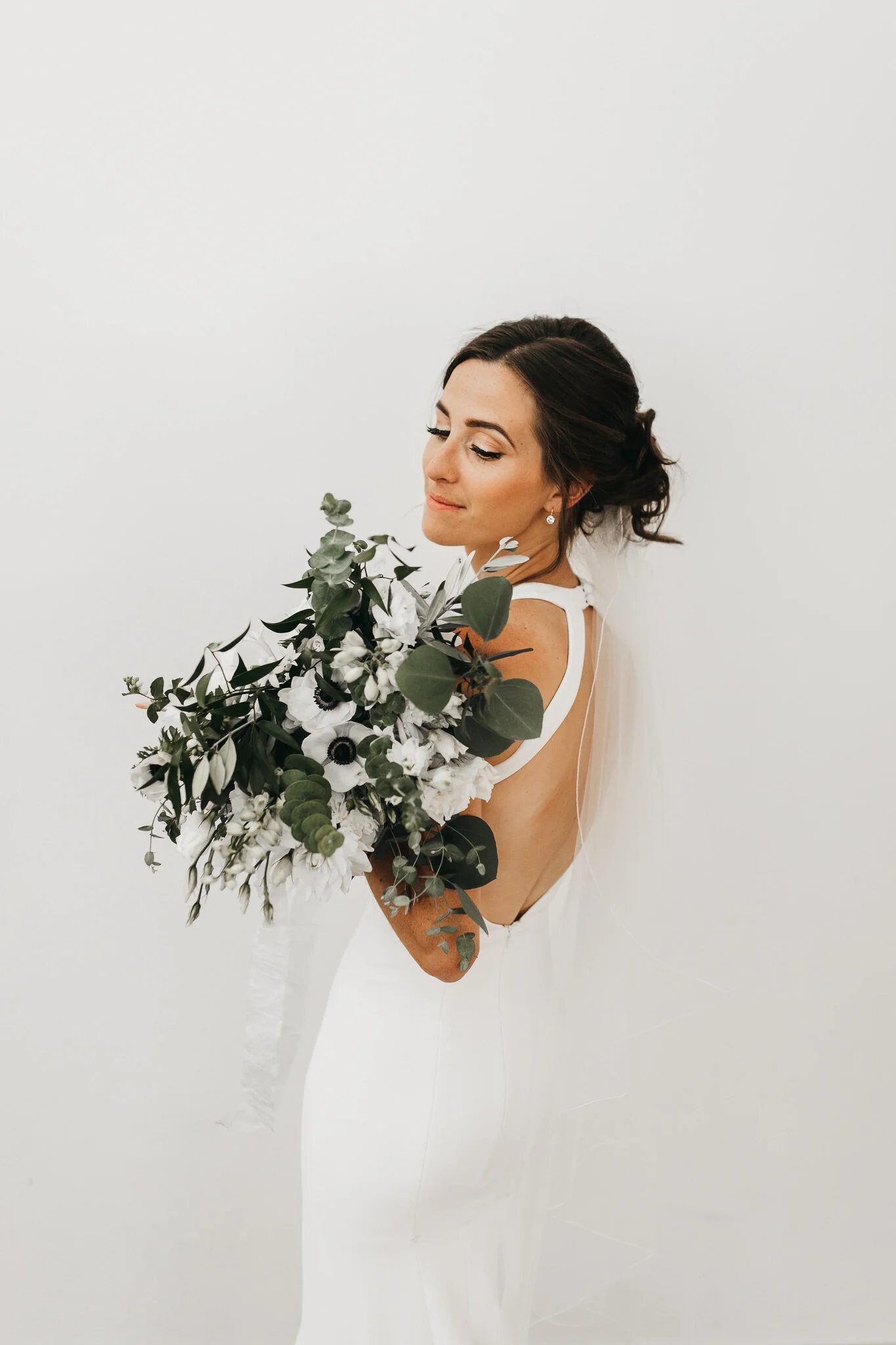 Real Wedding: Abby + Jack :: Modern Wedding With Greenery Details in Alyssa Kristin