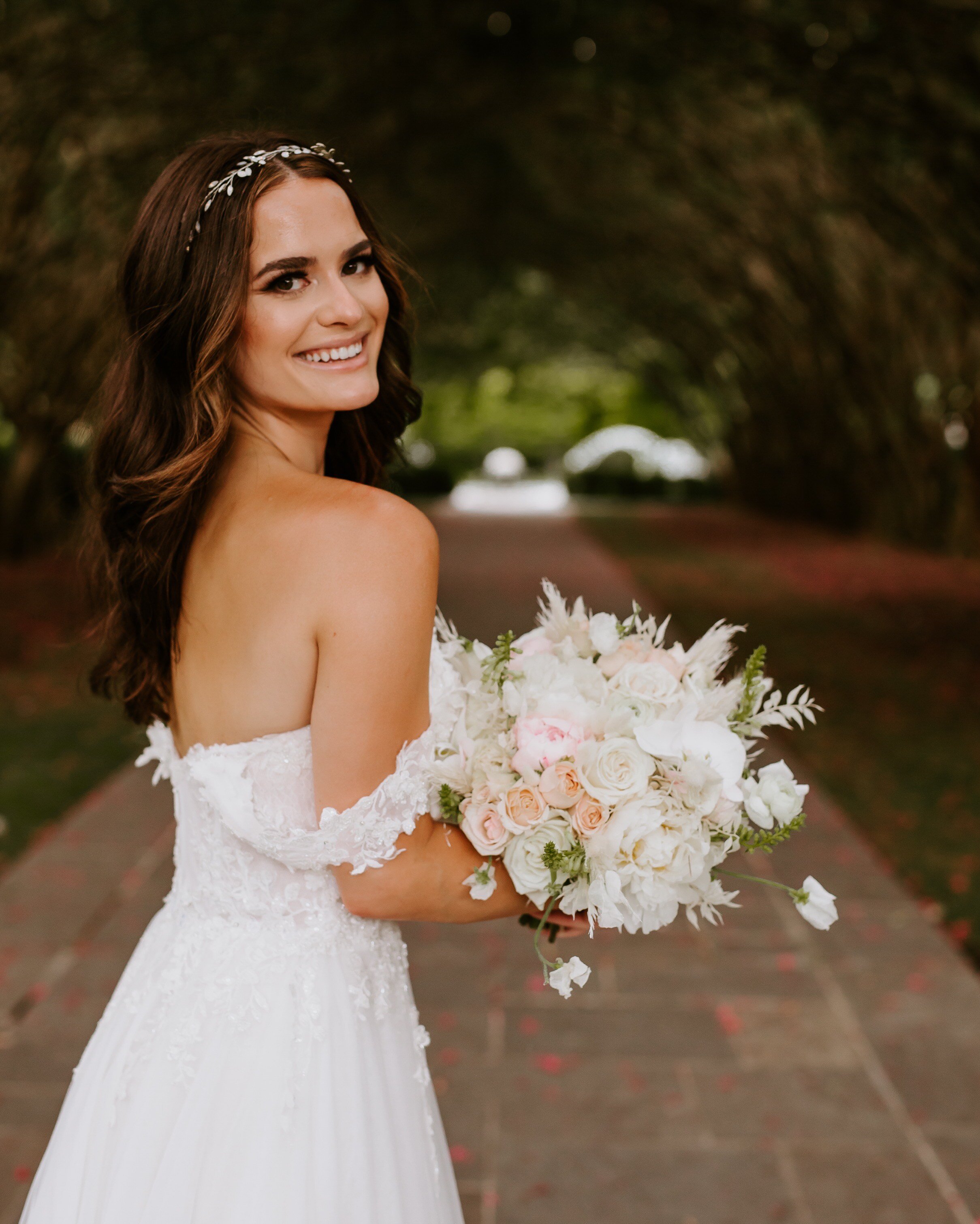 kuvert at tilbagetrække Antibiotika Real Wedding: Lauren + Derek :: Light + Airy Botanical Garden Wedding in  Dallas ｜a&bé bridal shop