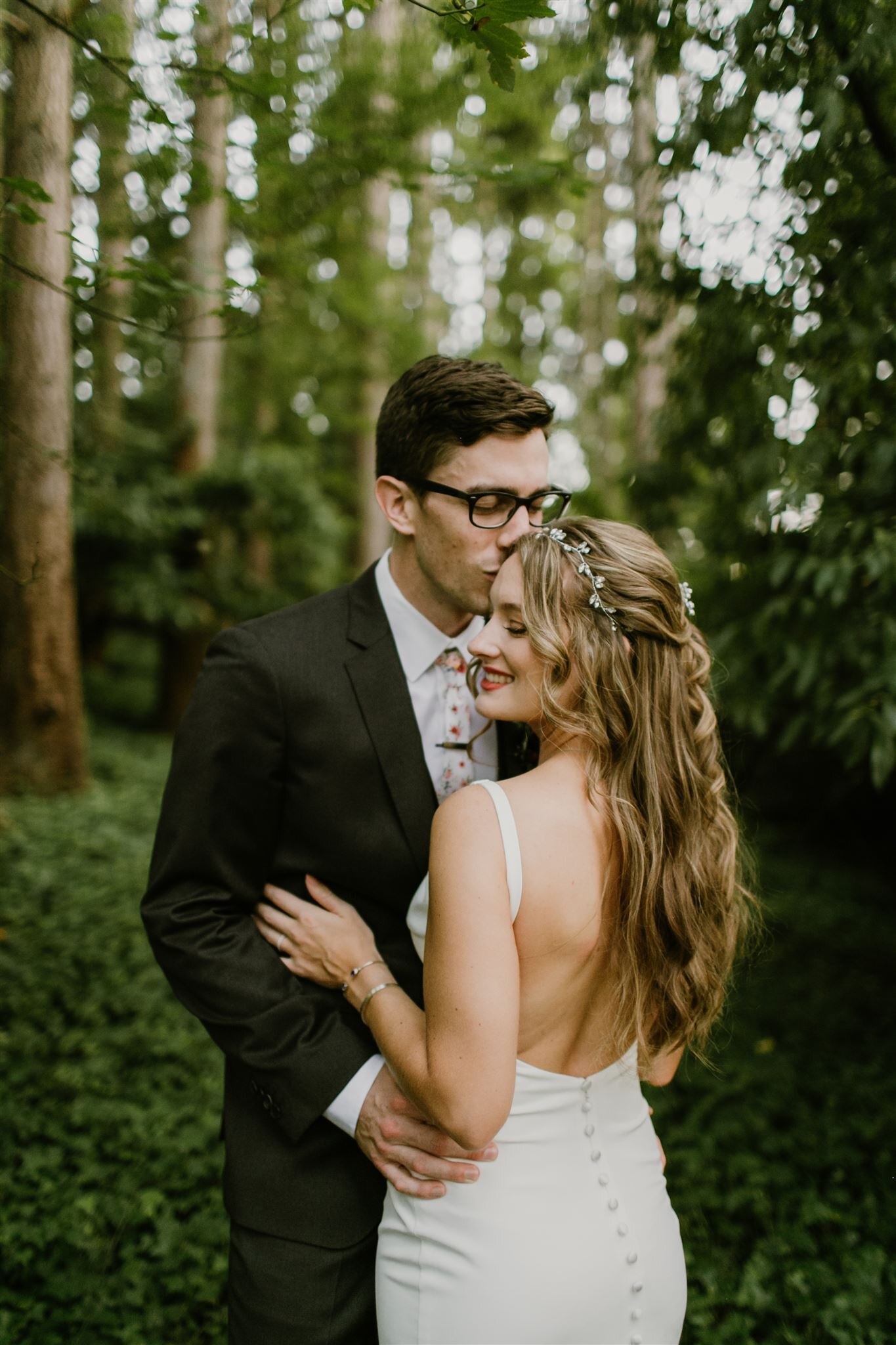 Real Wedding: Julia + Cody :: Intimate Summer Oregon Wedding in Modern  Crepe Gown｜a&bé bridal shop