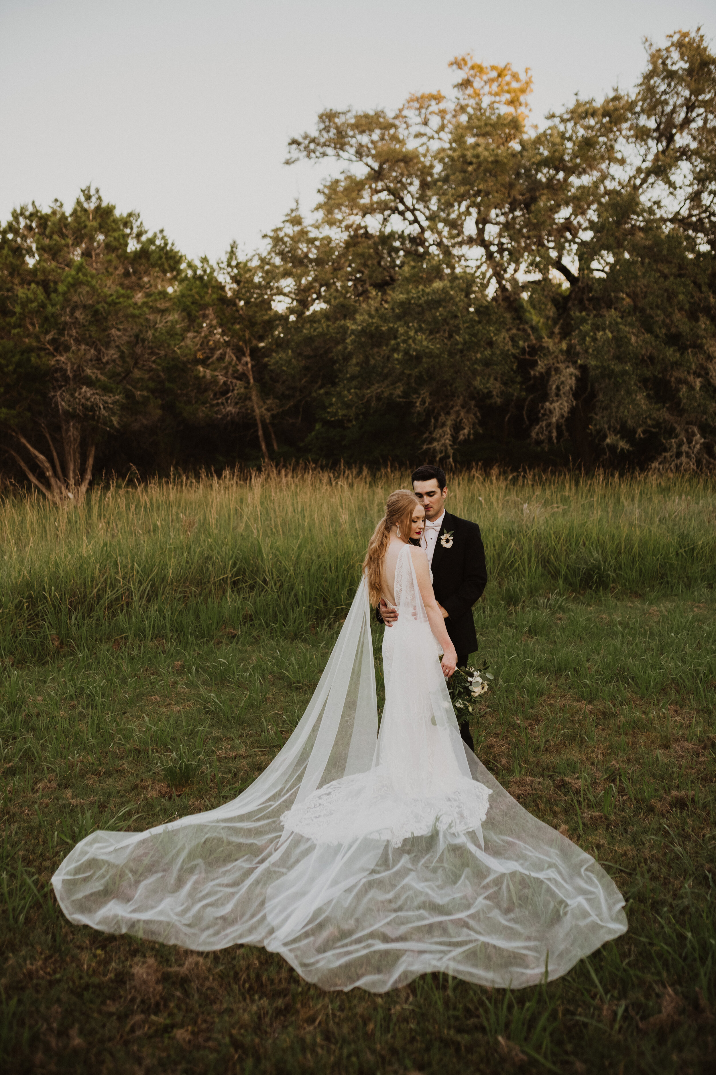 Sarah_lotus_Photography_ivory_oak_wedding_austin-59.jpg