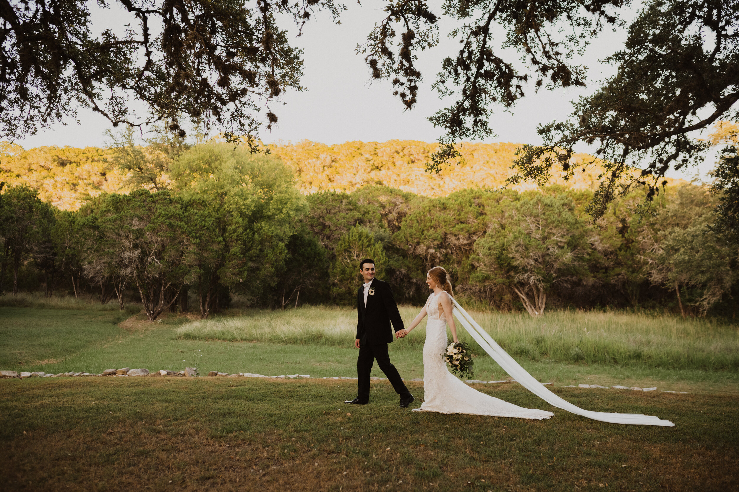 Sarah_lotus_Photography_ivory_oak_wedding_austin-49.jpg