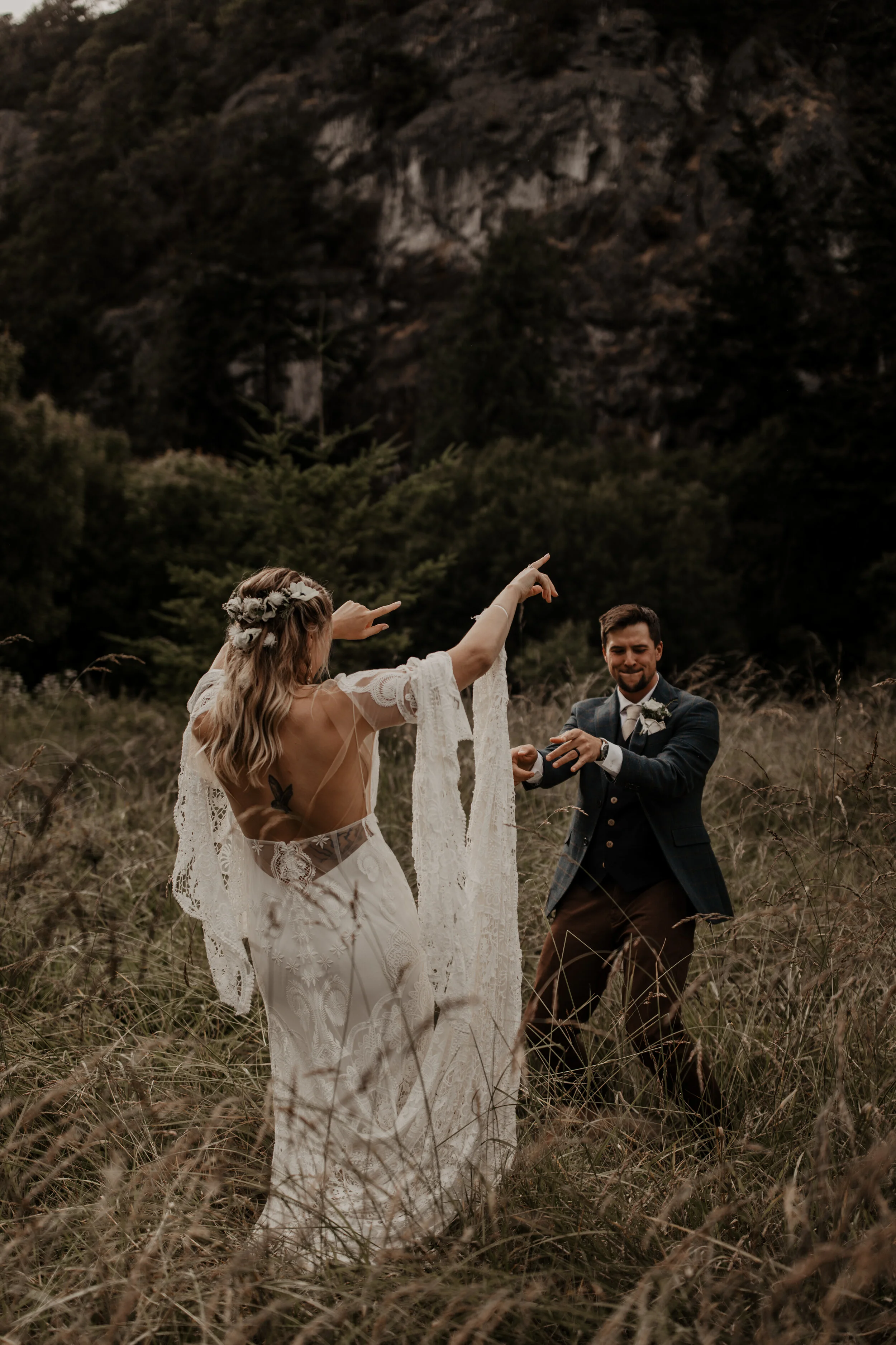 Real Wedding : Jocelyn + Jaden :: Pacific Northwest Elopement in Rue De Seine Gown