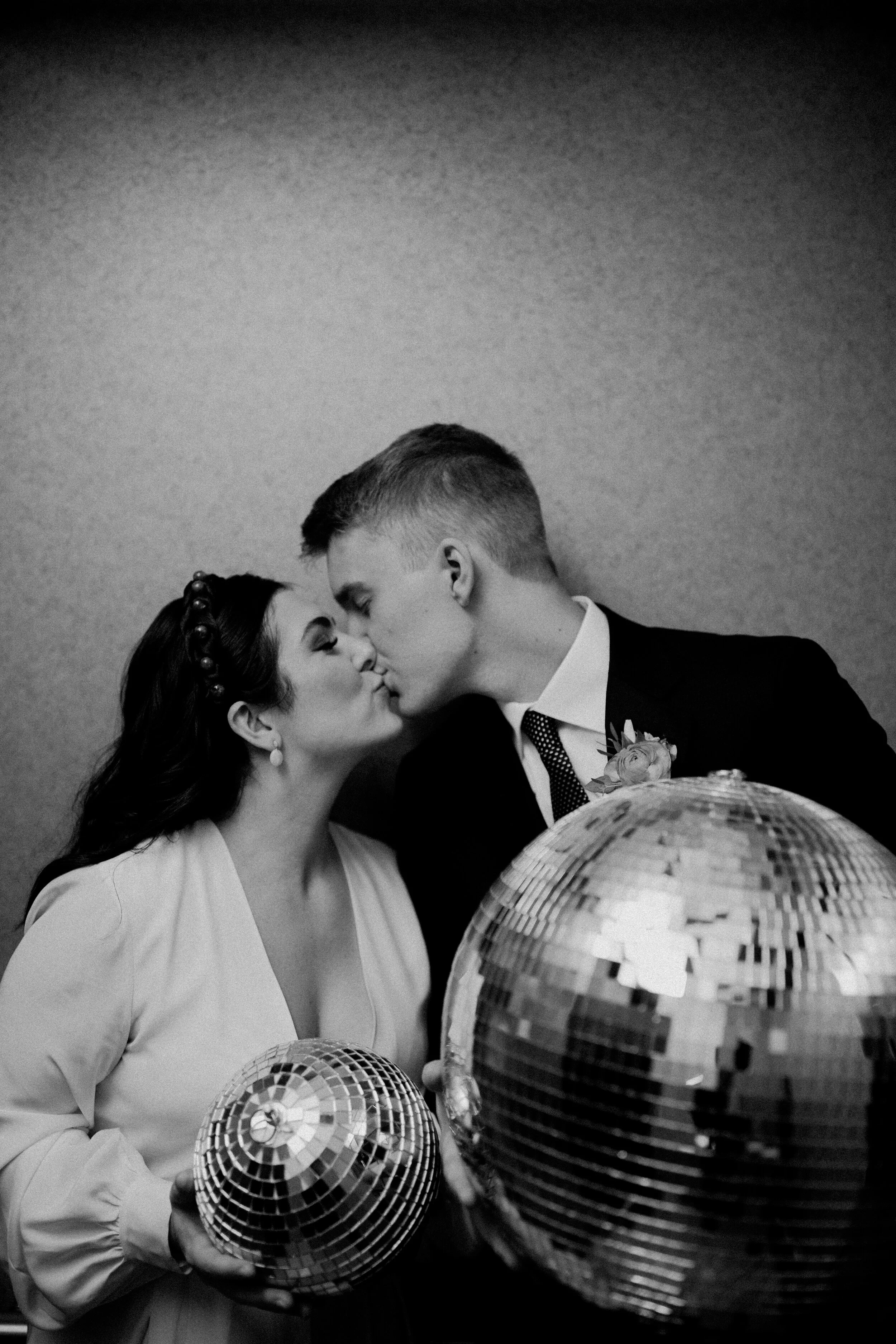 REAL WEDDING : MOLLY & ADAM :: ART GALLERY WEDDING IN ALEXANDRA GRECCO GOWN