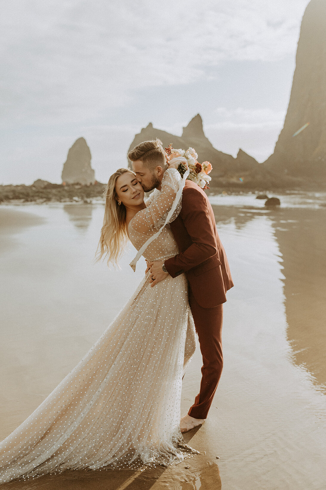 Lunella-Wedding-Gown-by-Willowby-Cannon-Beach-Elopement-02.JPG