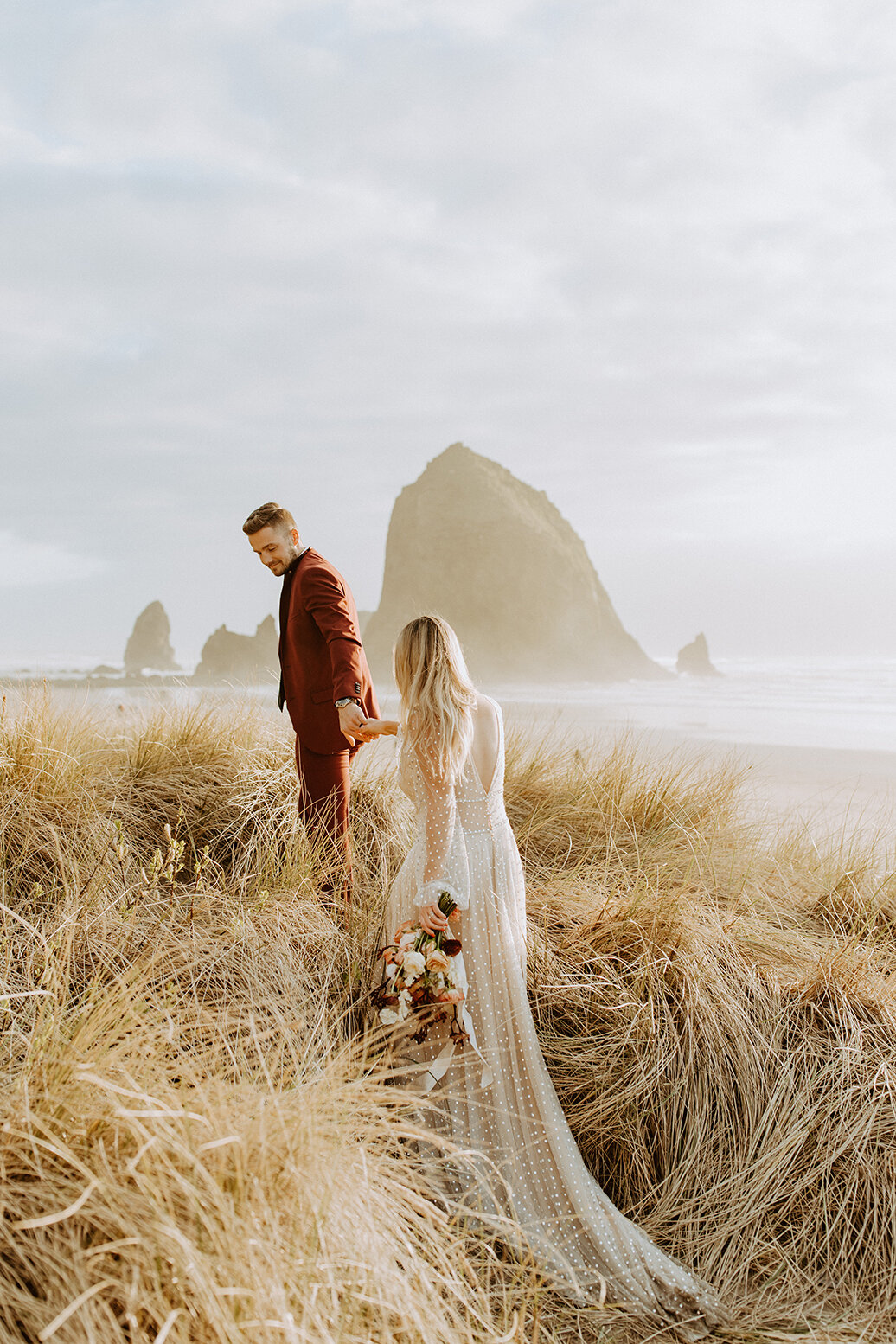 Lunella-Wedding-Gown-by-Willowby-Cannon-Beach-Elopement-18.jpg