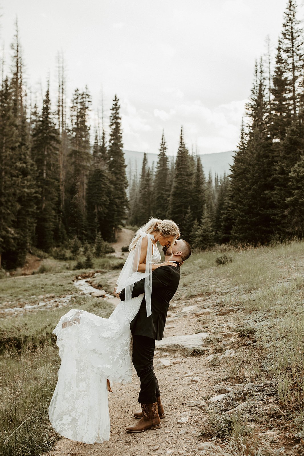 Made-With-Love-Elsie-Wedding-Dress-Rocky-Mountains-15.jpg