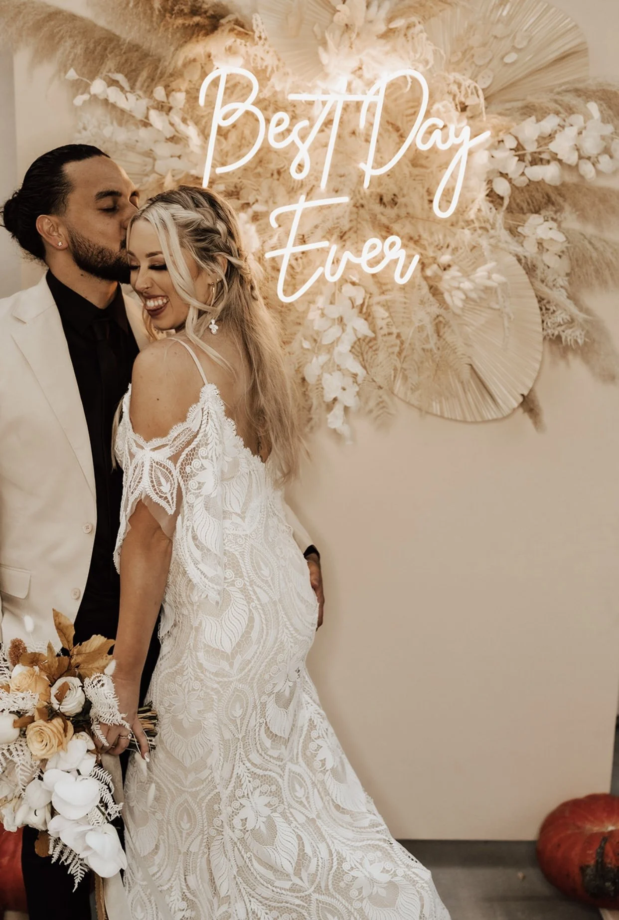 REAL WEDDING: KRISTEN & DYLAN:: A RELAXED AND ROMANTIC WINERY WEDDING