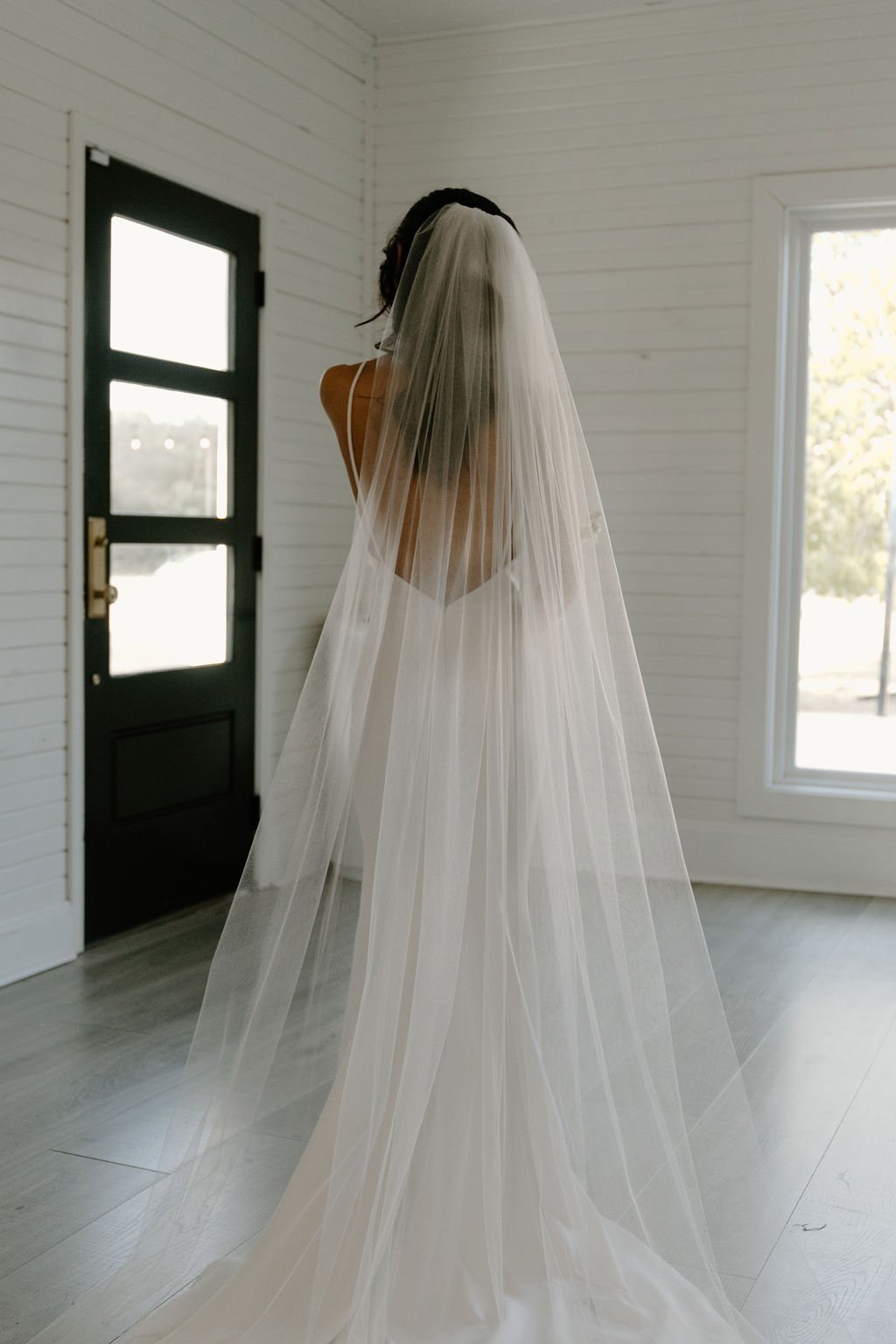 The-Label-Bride-Tennyson-Wedding-Dress-Erica-and-Ryan-03.jpg