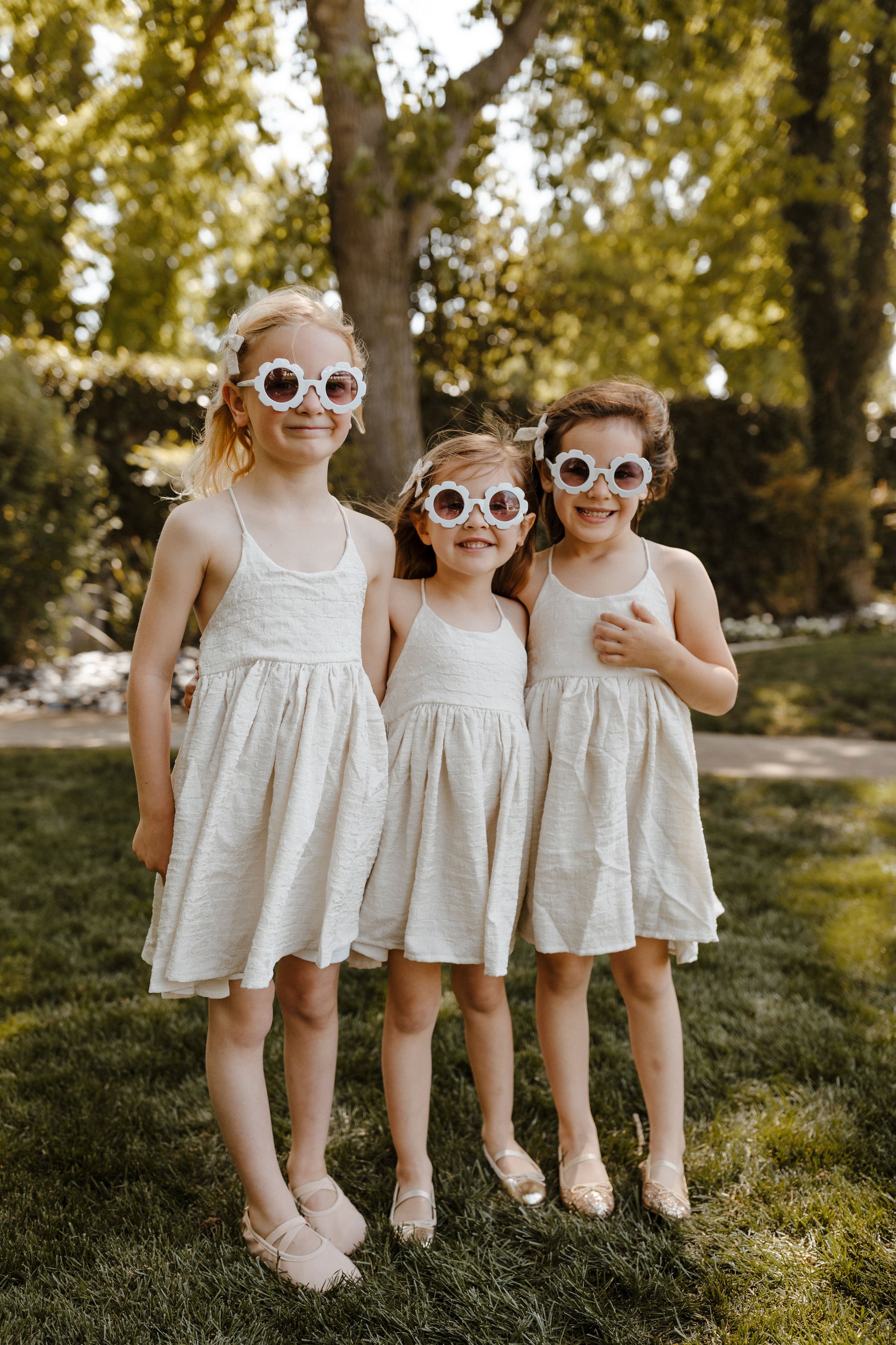 kids at a wedding all wearing daisy shaped sunglasses