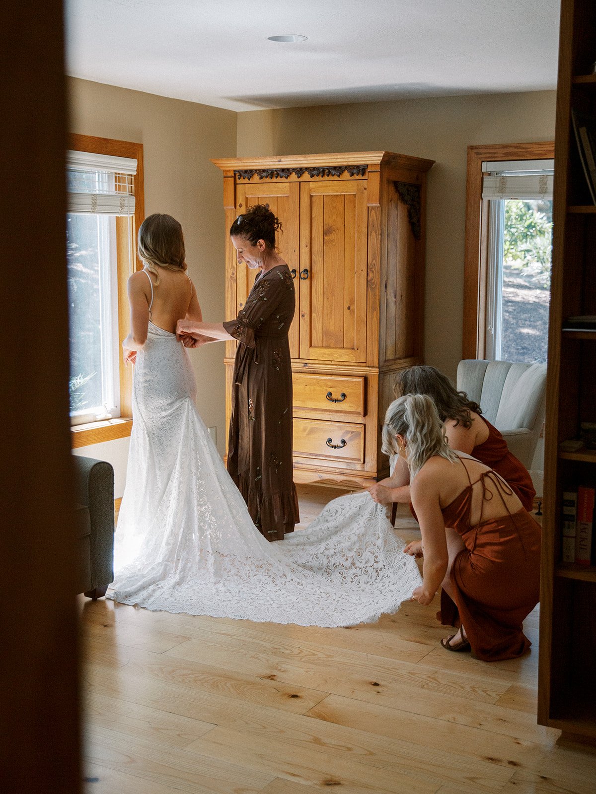 Rish-Blaire-Wedding-Dress-Ellie-Parker-Photography-03.jpg