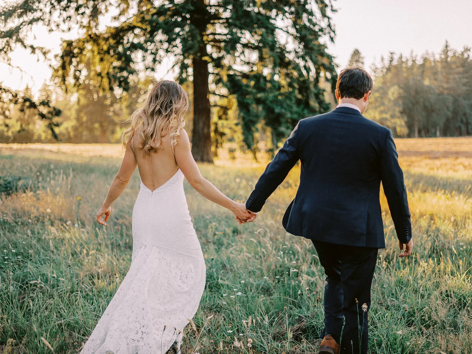 SIMPLE OUTDOOR WEDDING AT OREGON LODGE: MOLLY &amp; JEROME