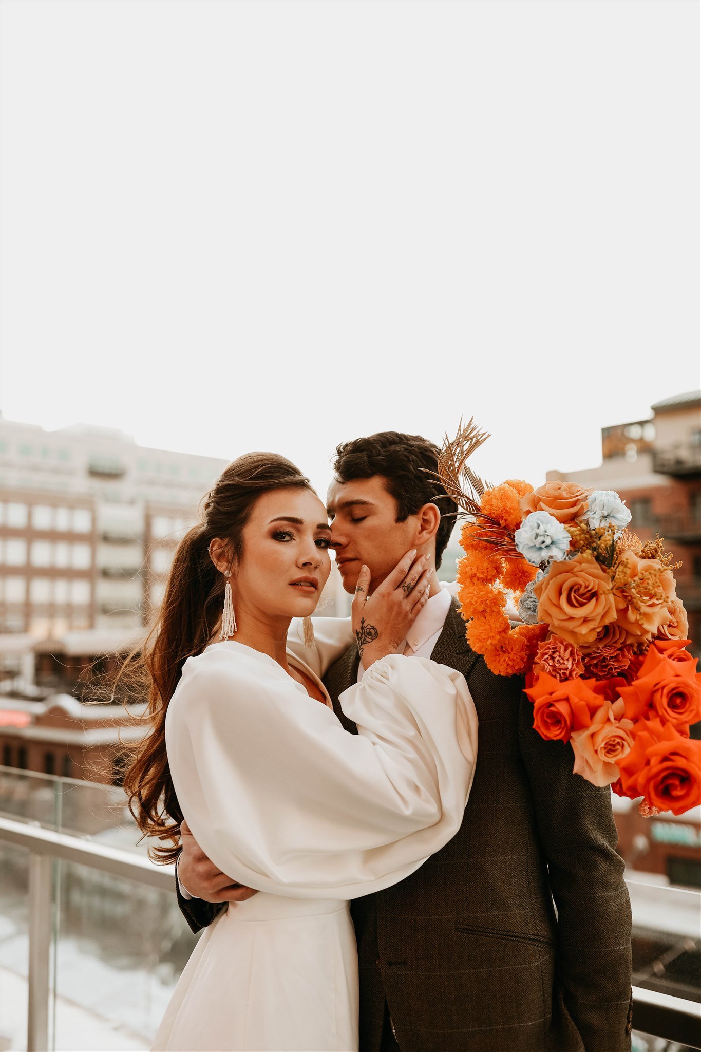 sorvete wedding dress by willowby is a long sleeve dress with a chic and modern style, perfect for this rooftop wedding in denver, colorado.